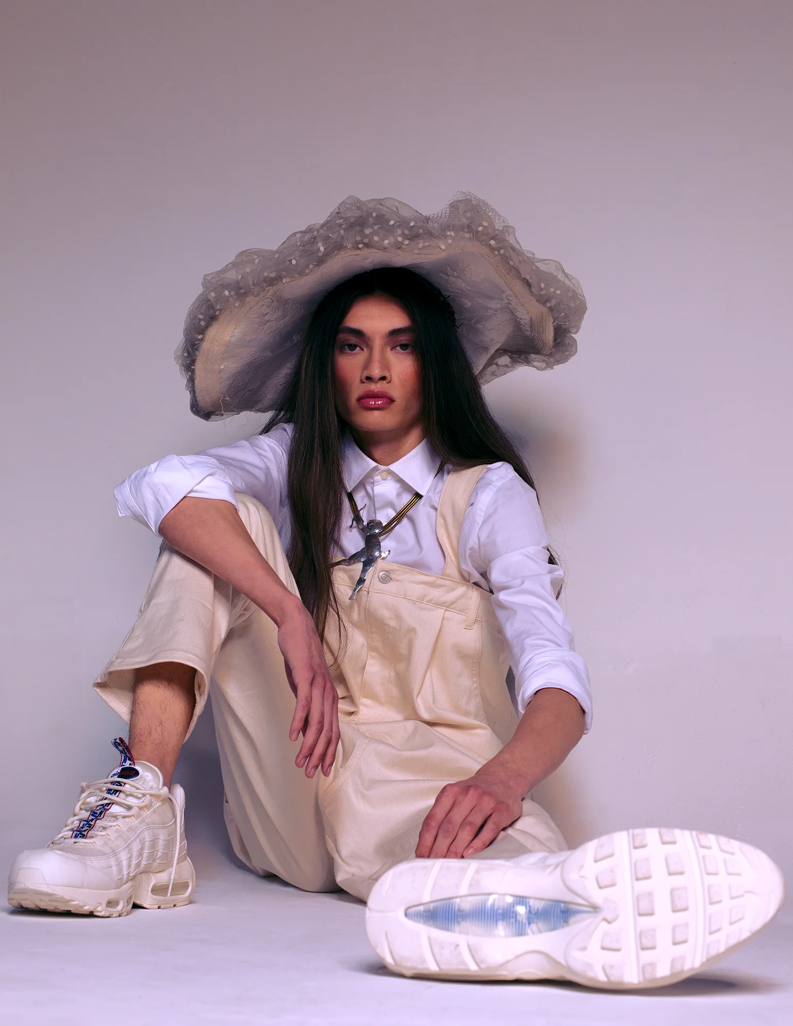 White Shirt MASSIMO DUTTI White Dungarees ASOS WHITE Nike Air Max 95 TT Trainers NIKE Headpiece SLIM BARRETT Angel Necklace SLIM BARRETT Chain Bracelet SLIM BARRETT