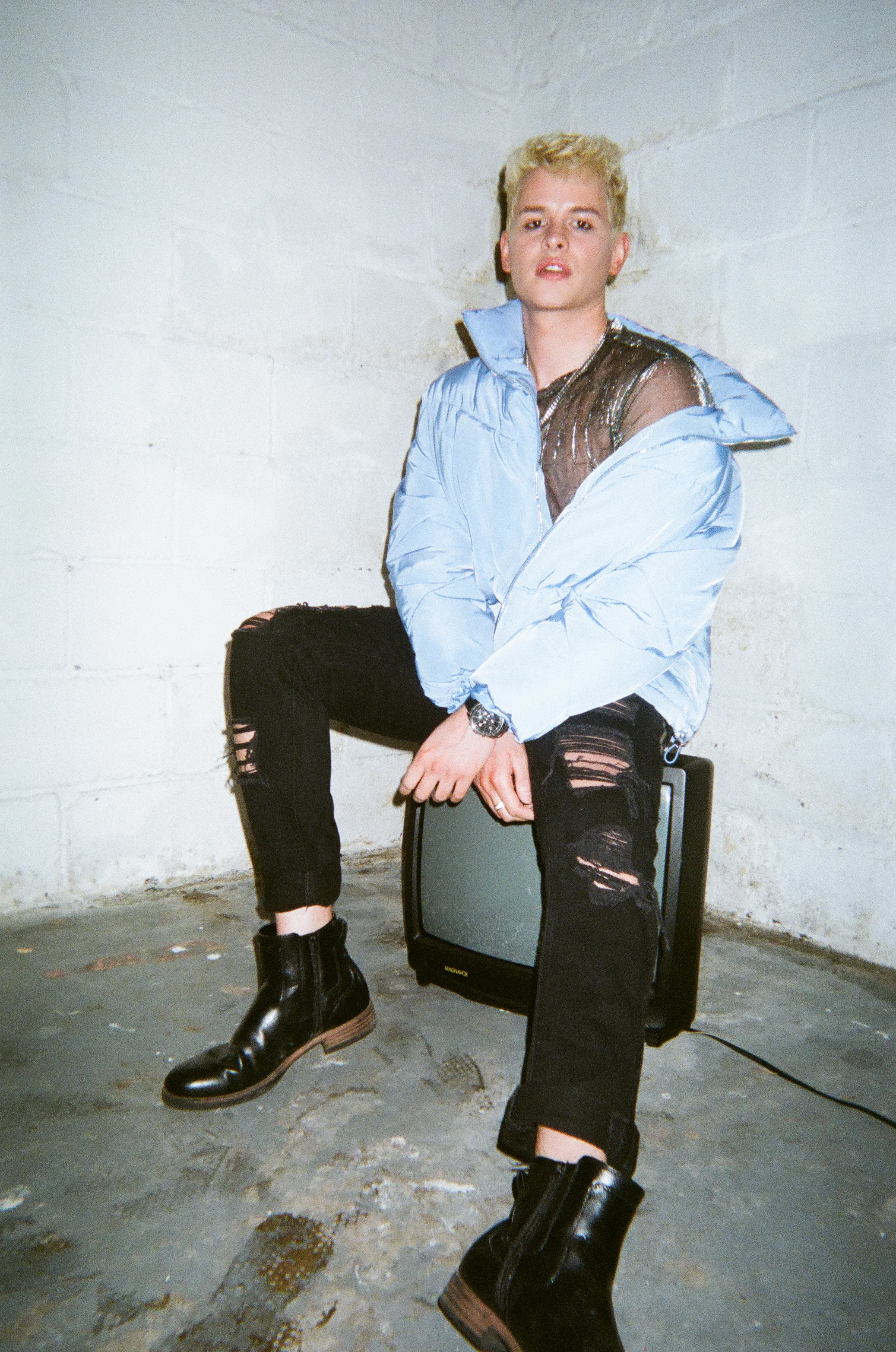 Jacket: DIVIDED, Shirt: H&M, Jeans: Urban Outfitters, Shoes: ALDO, Watch: Armani Exchange