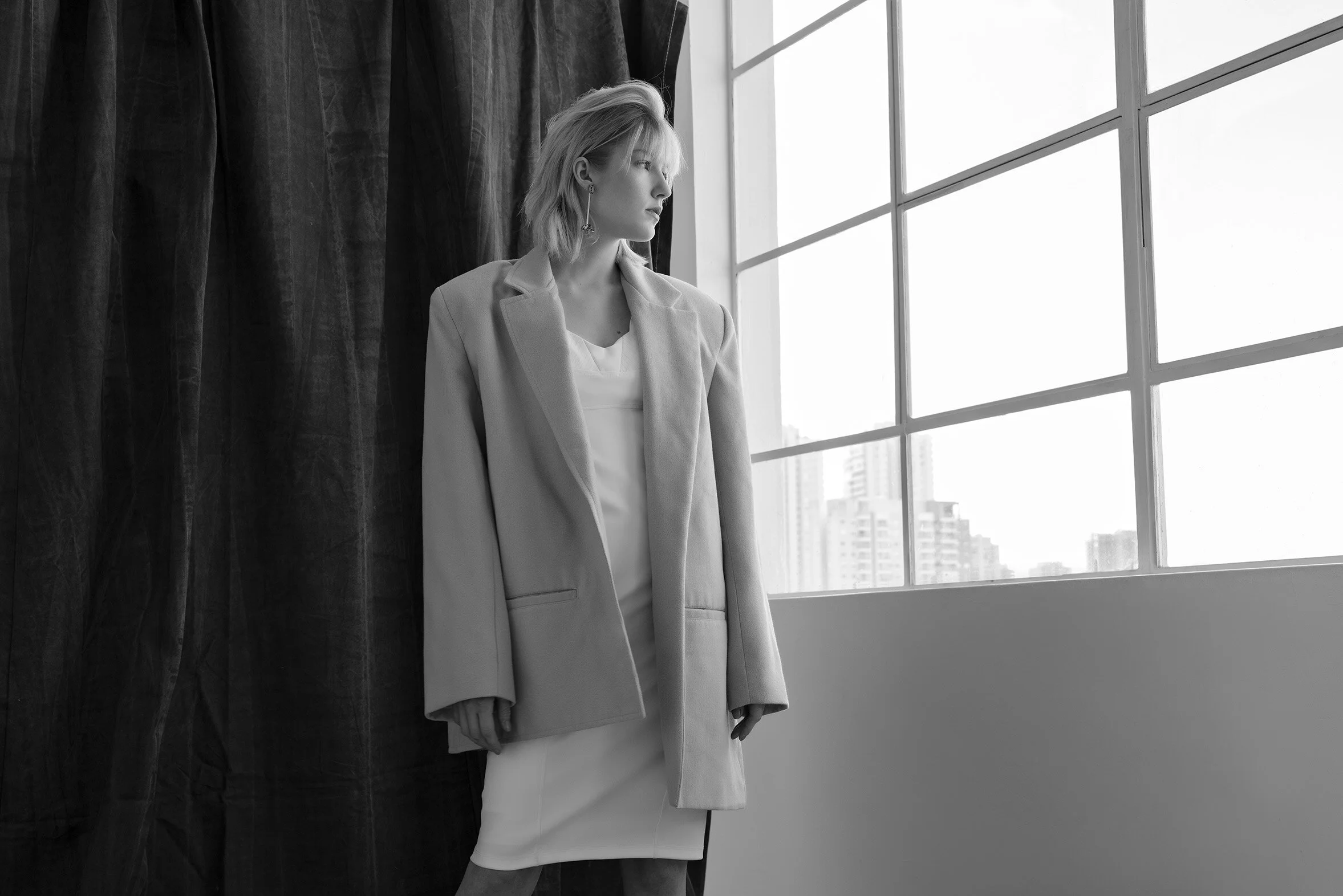 Blazer Cacete Company Tufi Duek dress Le Briju Earrings Rosa Morena shoes