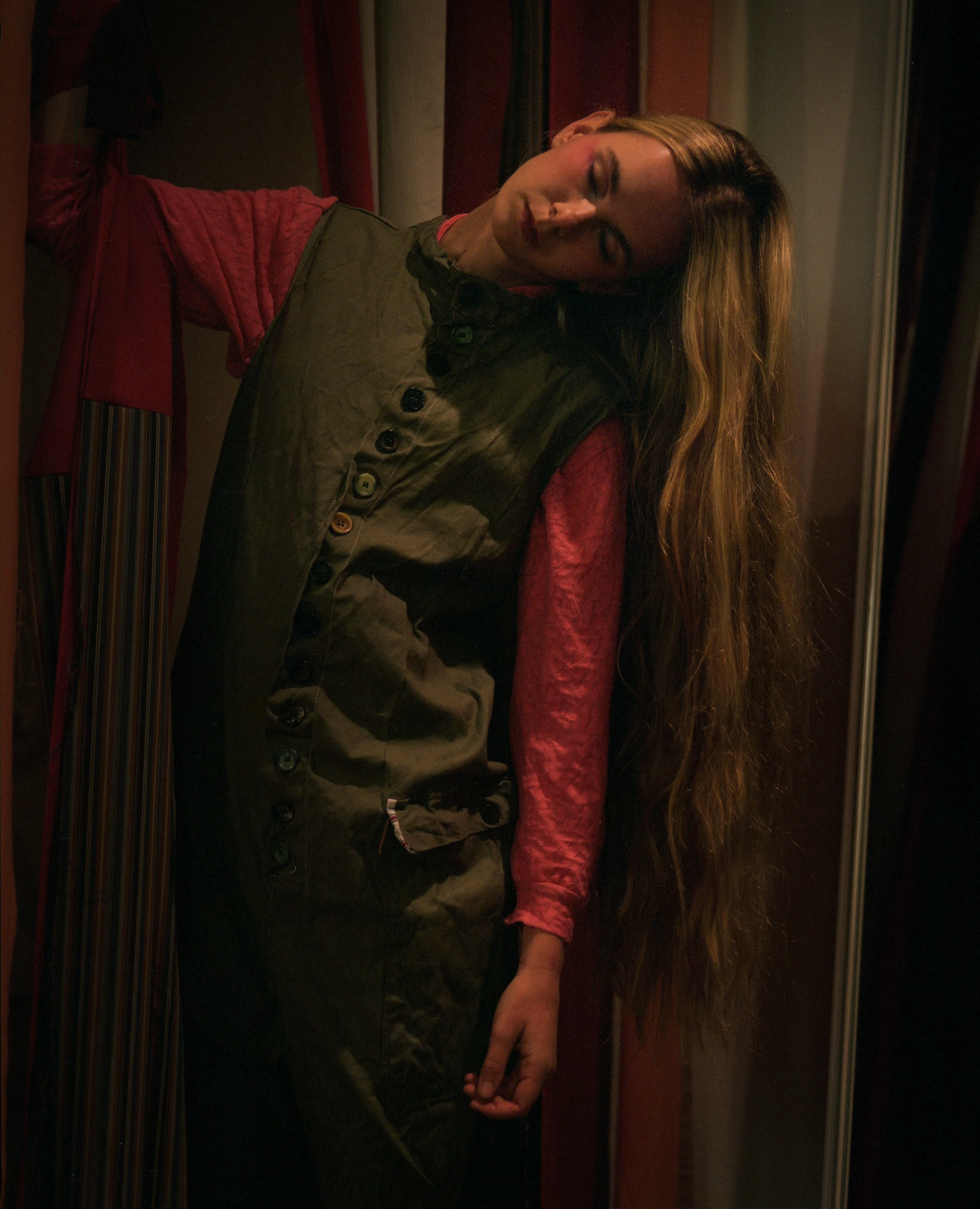 Model: Alina Voskuil Stylist: Giovana Giroldo Assistant: Salvatore Graziani Fashion Designer: Das Werk Photographer: Kelly Rosa Creative Director: Rikki-lee Romeyn Makeup Artist: Marina D Bárcenas