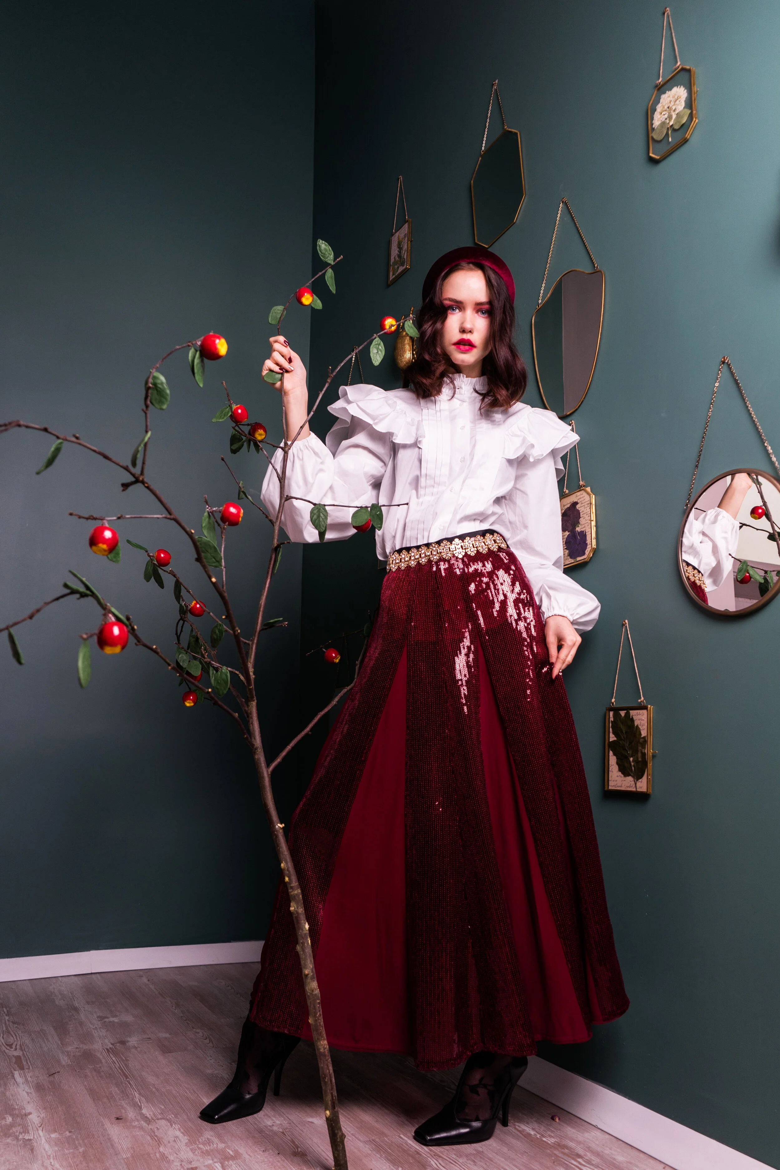 Photo: @elizavetafilchenko Stylist: @alina_gridneva_ Model: @polinalytneva MUA: @smsh.makeup Via @officialkavyar