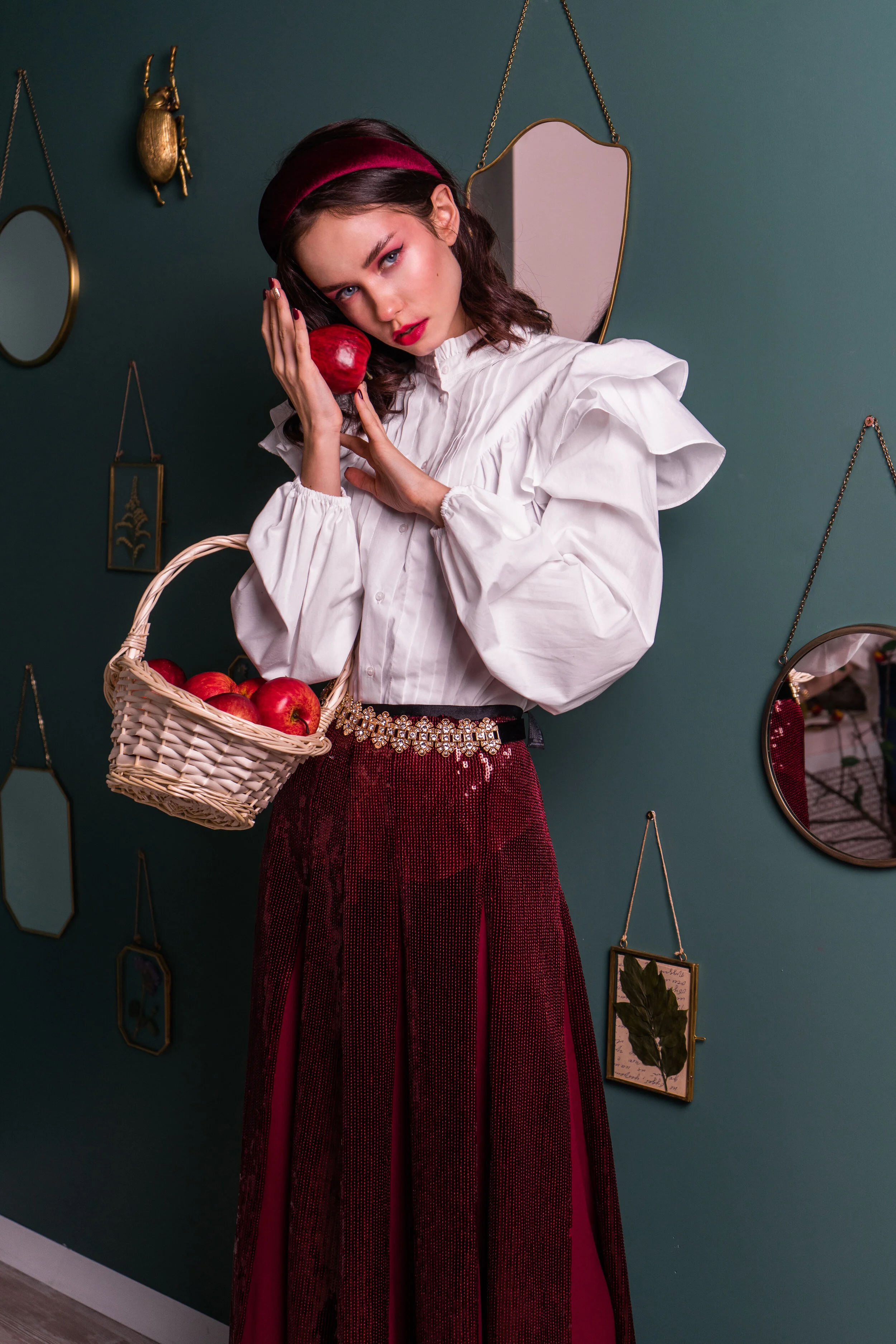 Photo: @elizavetafilchenko Stylist: @alina_gridneva_ Model: @polinalytneva MUA: @smsh.makeup Via @officialkavyar
