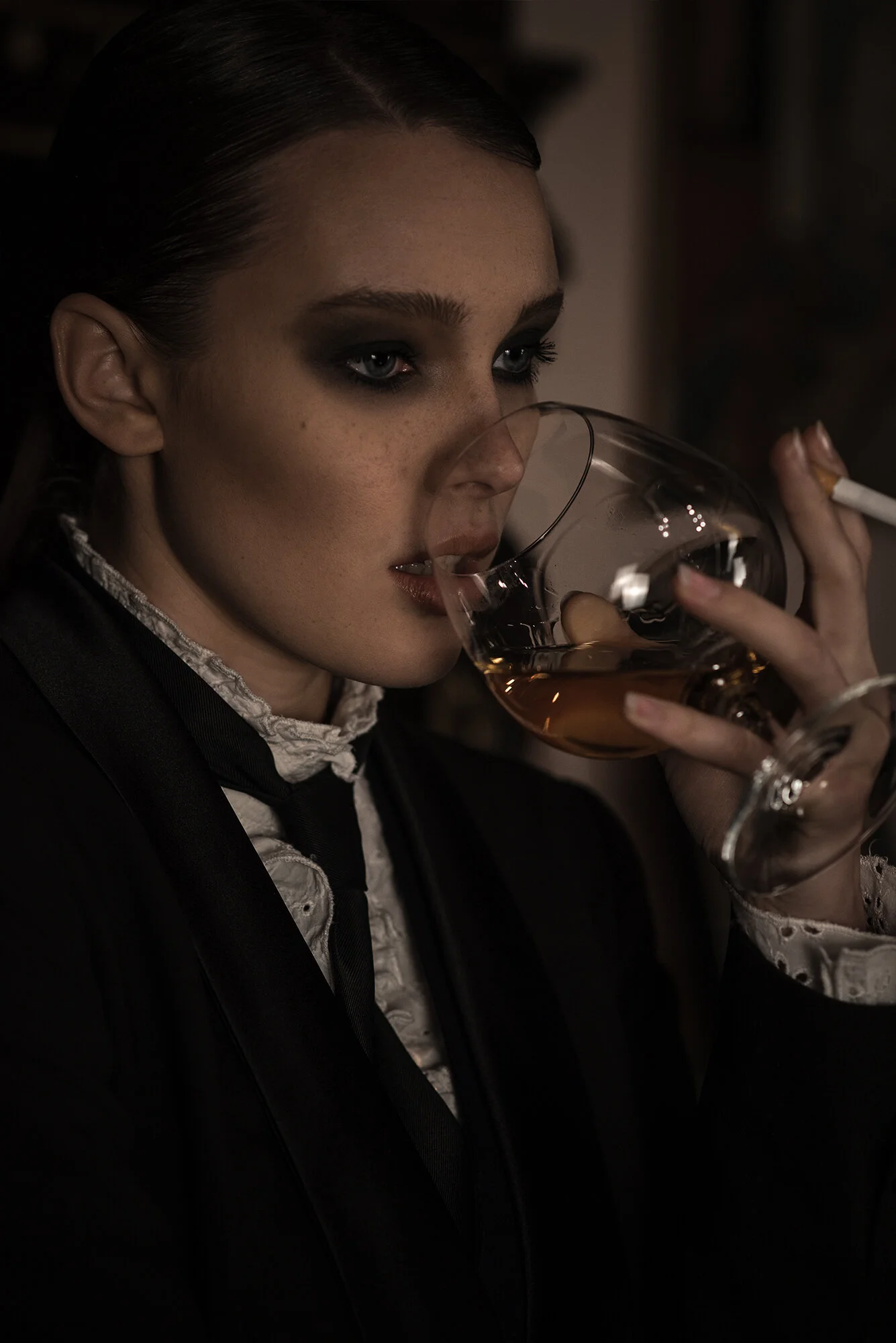 Photo: Vincenzo russo Stylist & Art Dir: Vanessa bartalesi MUA: Giulia petreni Photo: Elvis mane Model: Alexandra sacaliuc Hair:Stylist Andrea russofi Hai Stylistr: Fuoriskema Via @officialkavyar