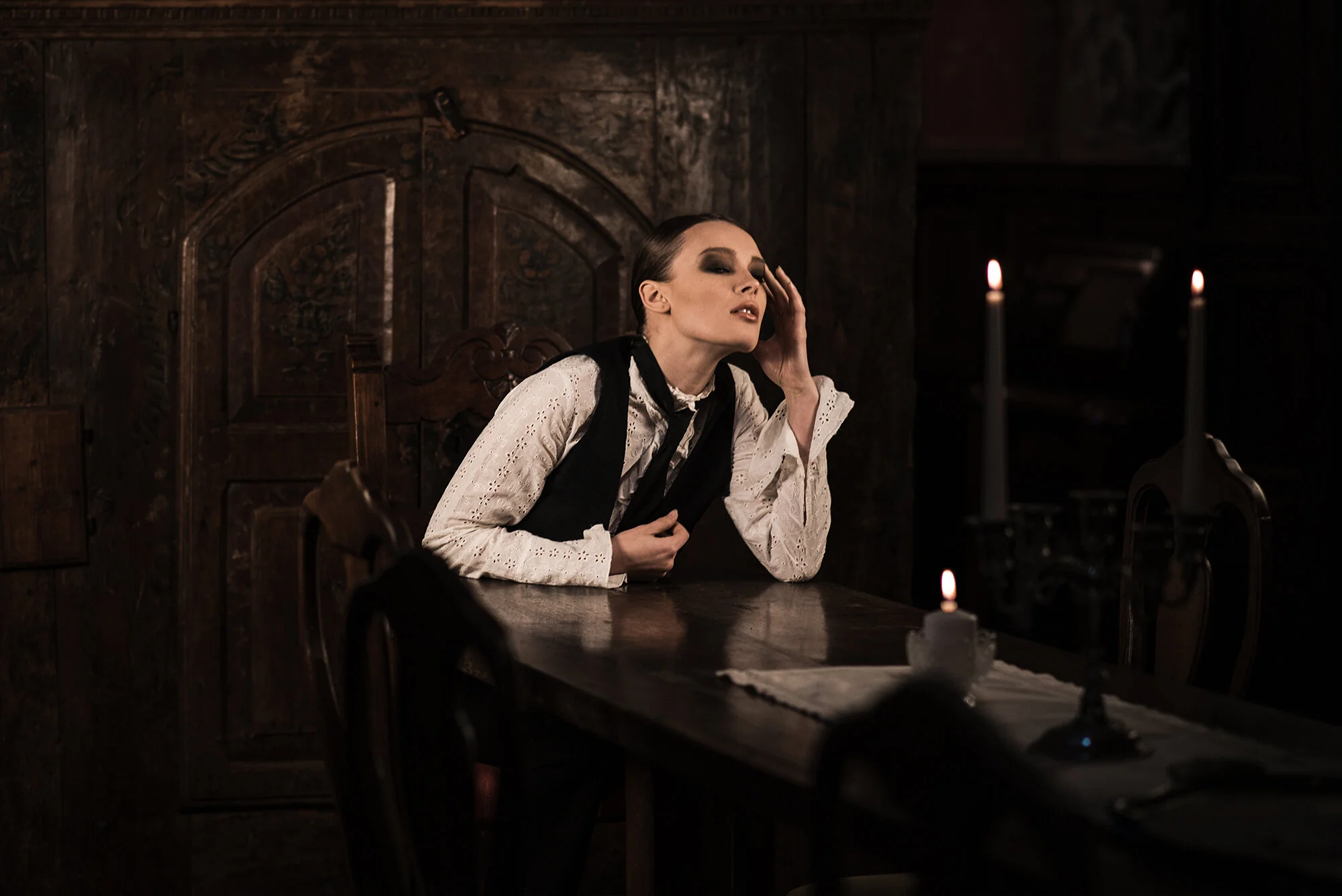 Photo: Vincenzo russo Stylist & Art Dir: Vanessa bartalesi MUA: Giulia petreni Photo: Elvis mane Model: Alexandra sacaliuc Hair:Stylist Andrea russofi Hai Stylistr: Fuoriskema Via @officialkavyar