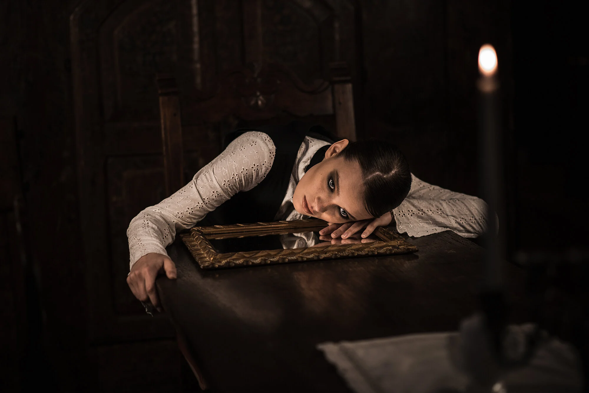 Photo: Vincenzo russo Stylist & Art Dir: Vanessa bartalesi MUA: Giulia petreni Photo: Elvis mane Model: Alexandra sacaliuc Hair:Stylist Andrea russofi Hai Stylistr: Fuoriskema Via @officialkavyar