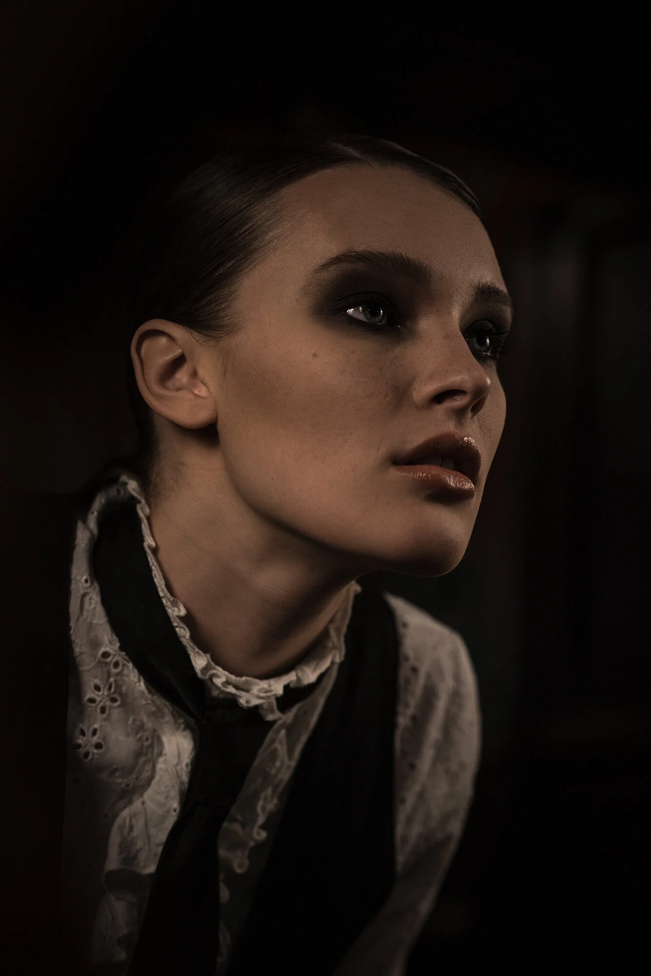 Photo: Vincenzo russo Stylist & Art Dir: Vanessa bartalesi MUA: Giulia petreni Photo: Elvis mane Model: Alexandra sacaliuc Hair:Stylist Andrea russofi Hai Stylistr: Fuoriskema Via @officialkavyar