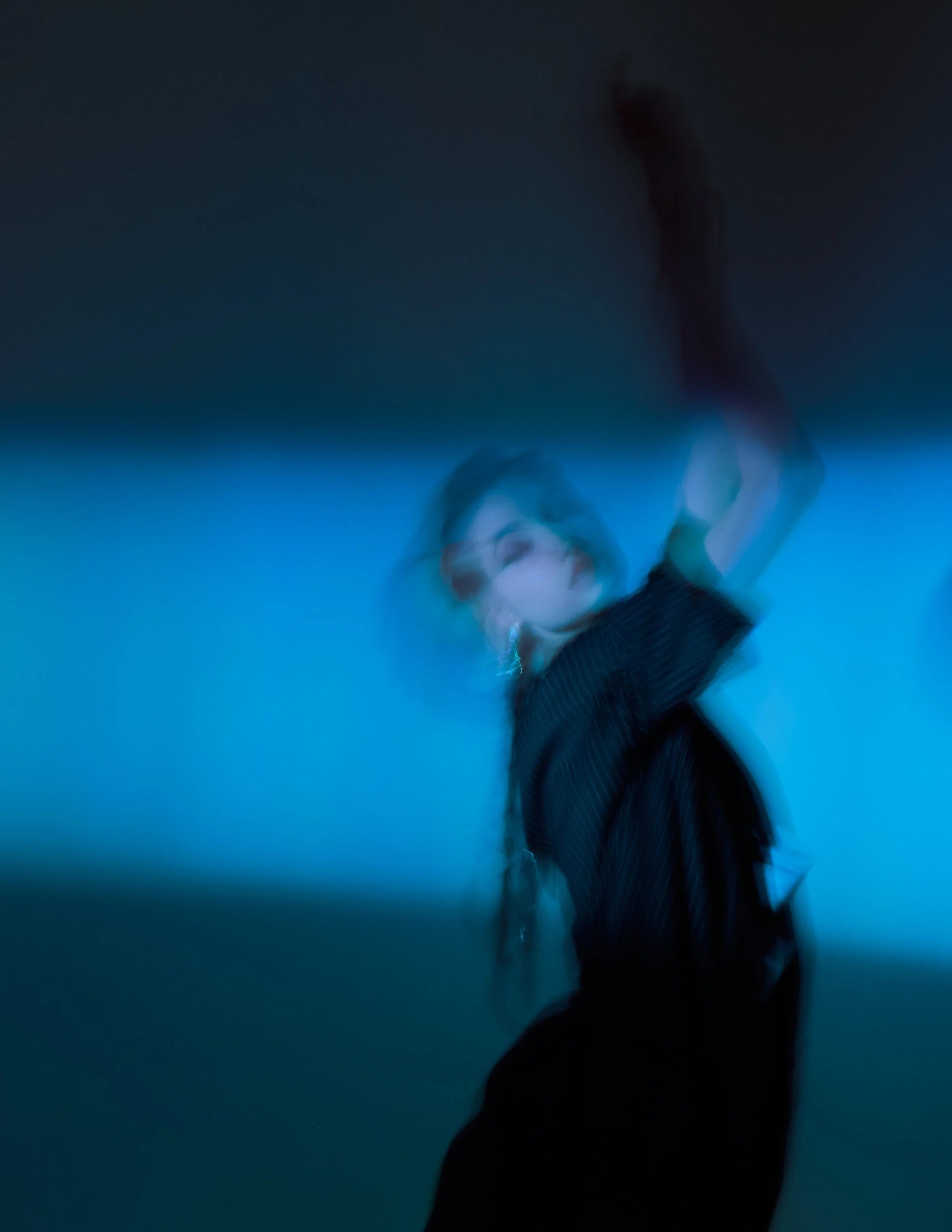 Photographer: alisiafour Visual Effects Artist/Creative Director/Lighting Designer/Producer: Polishadri Female Model: Katuu.s Makeup Artist: Ssseva_prado Wardrobe Credits: COM_MODE