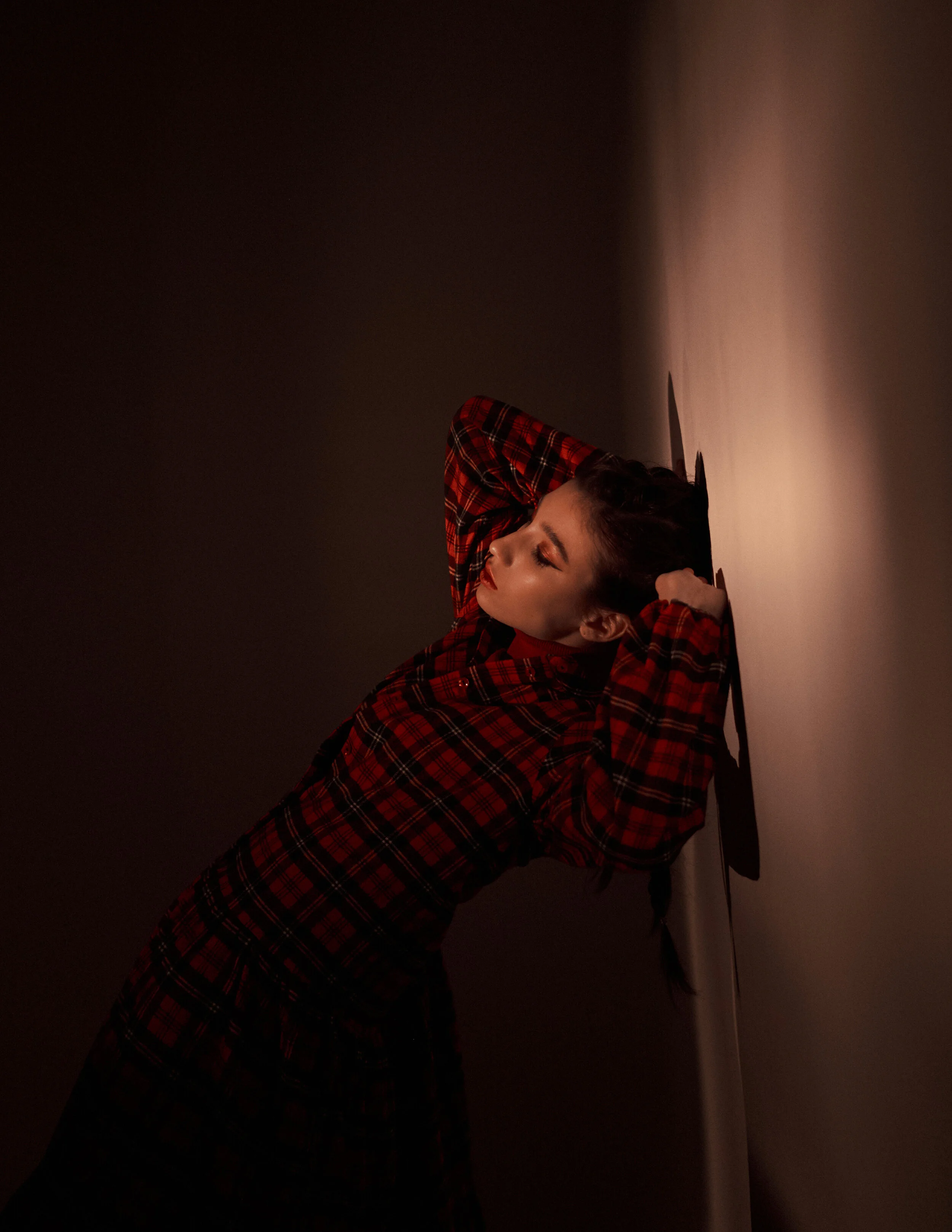 Photographer: alisiafour Visual Effects Artist/Creative Director/Lighting Designer/Producer: Polishadri Female Model: Katuu.s Makeup Artist: Ssseva_prado Wardrobe Credits: COM_MODE