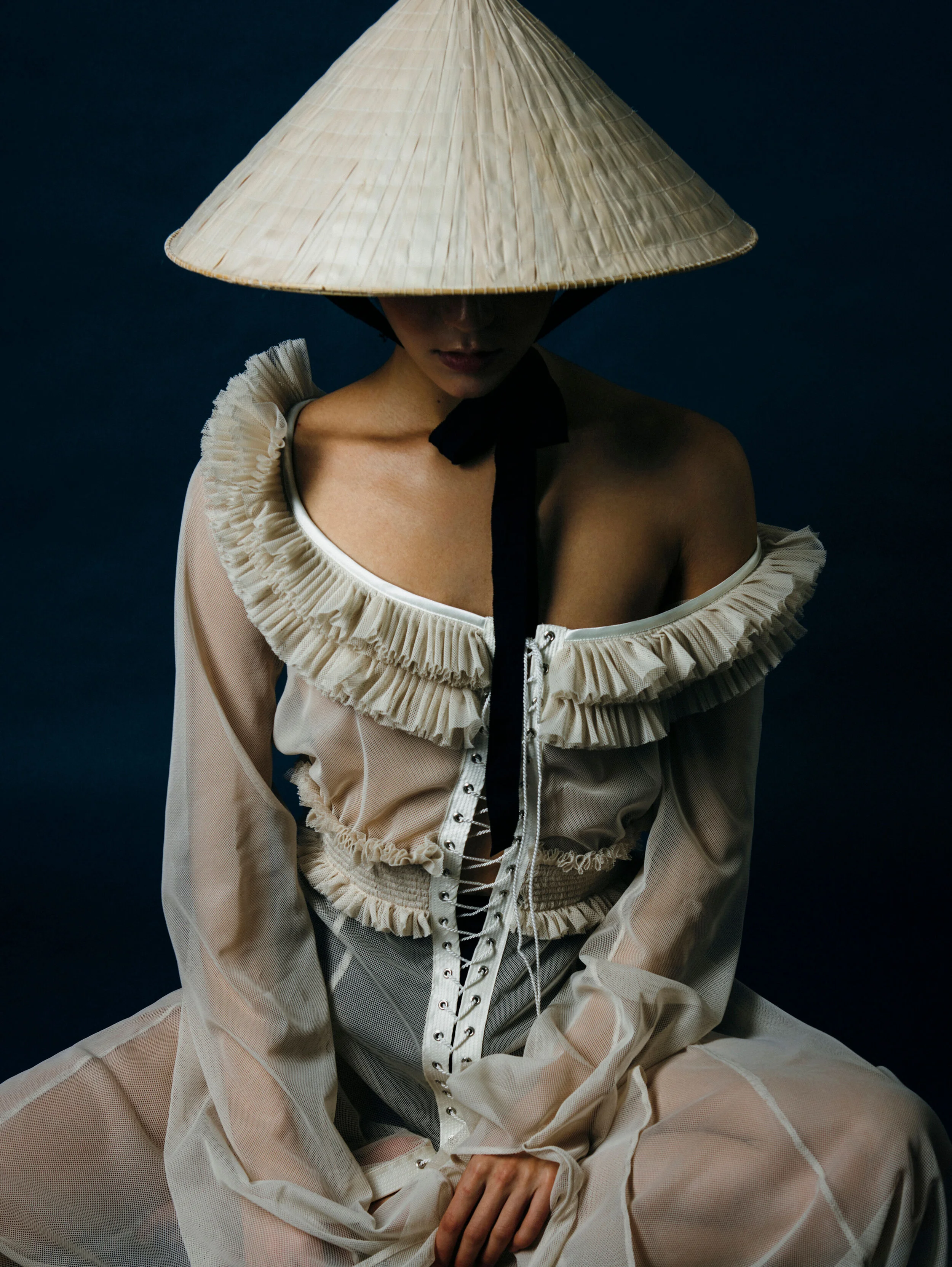 Photo: @dascha_ha Model: katharinaknight MUA: @Helenefunke Fashion: @manilowa.official Agency: @/fazemodels/ Via @officialkavyar