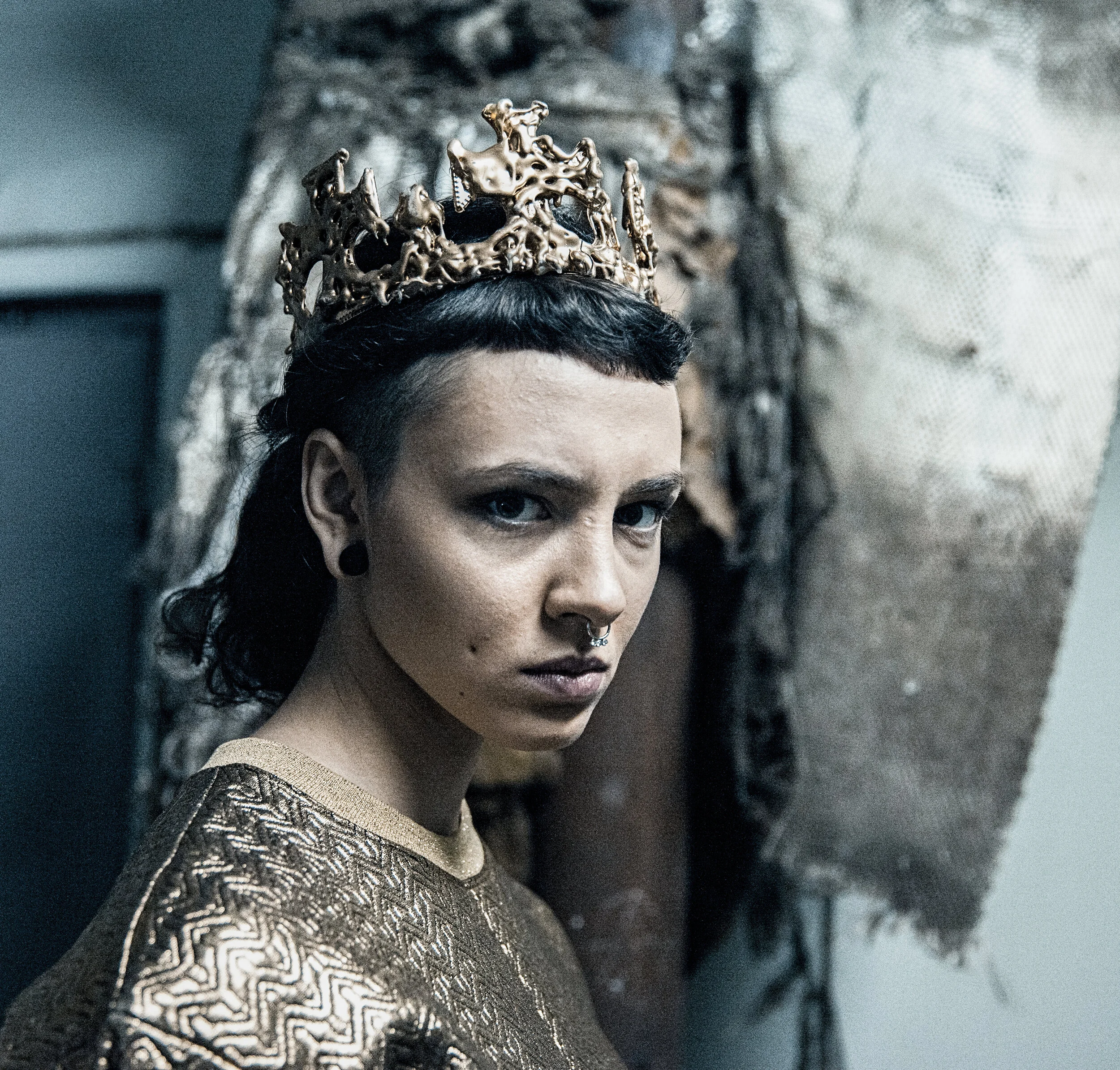 SHE'S THE QUEEN