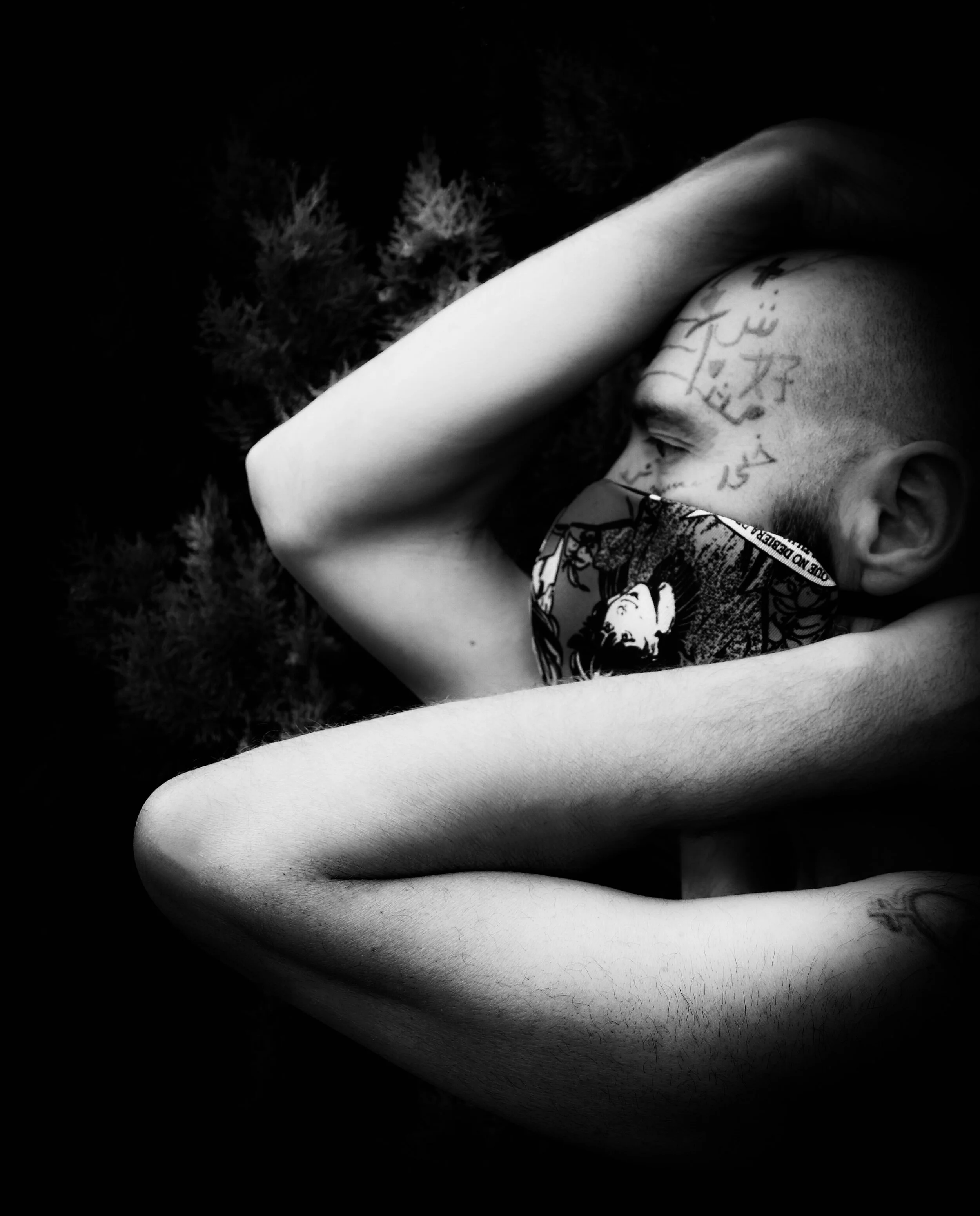 Photographer: Alptekin Top Male Model: Raimondo Rossi @raimondorossiofficial Makeup Artist: Anna Cherubini Fashion Designer: Steven’s hats Wardrobe Credits: Mask: Steven’s hats