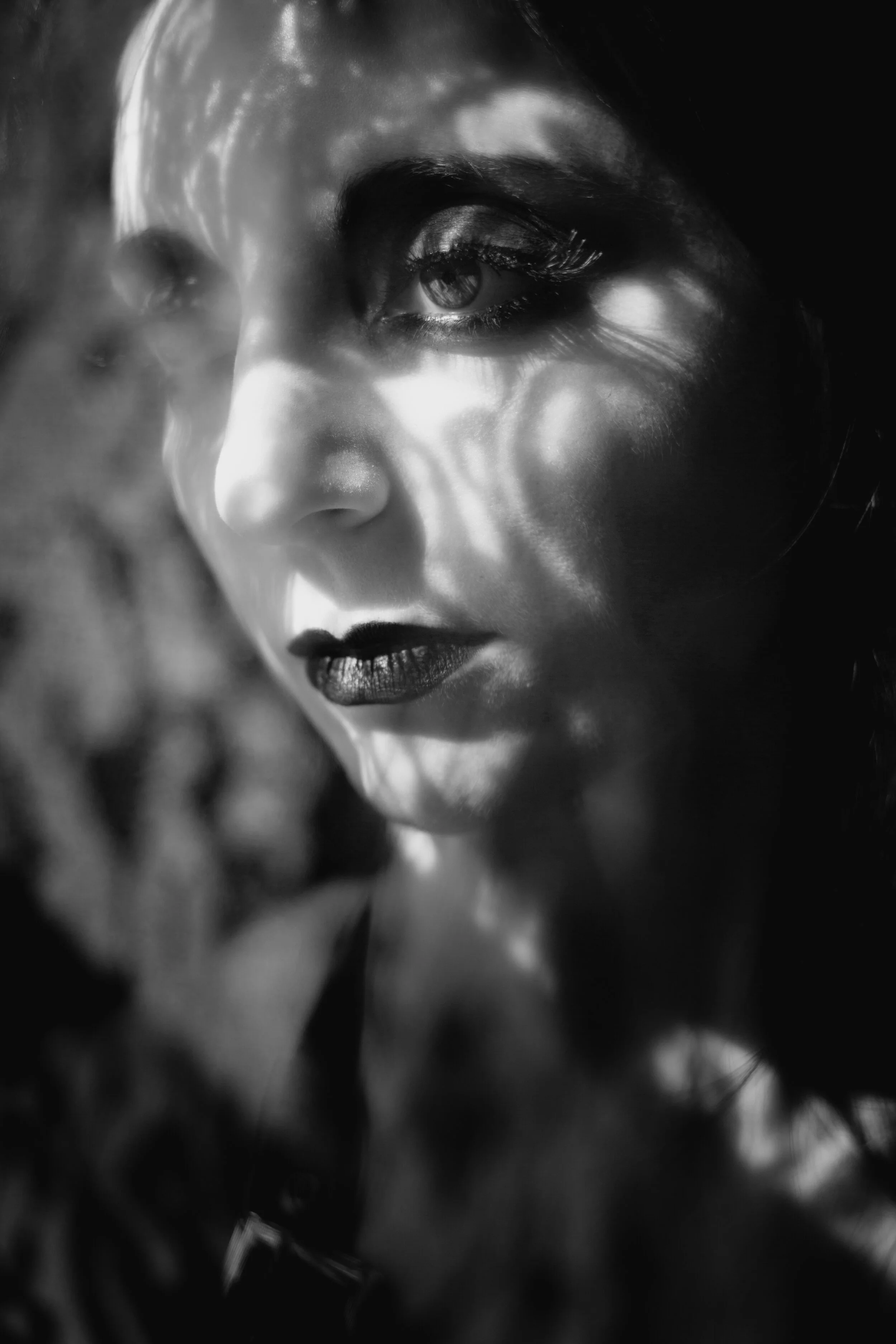 Photographer: Alexander Soller Model: Ophelia Corbeau Fashion Designer: Demask