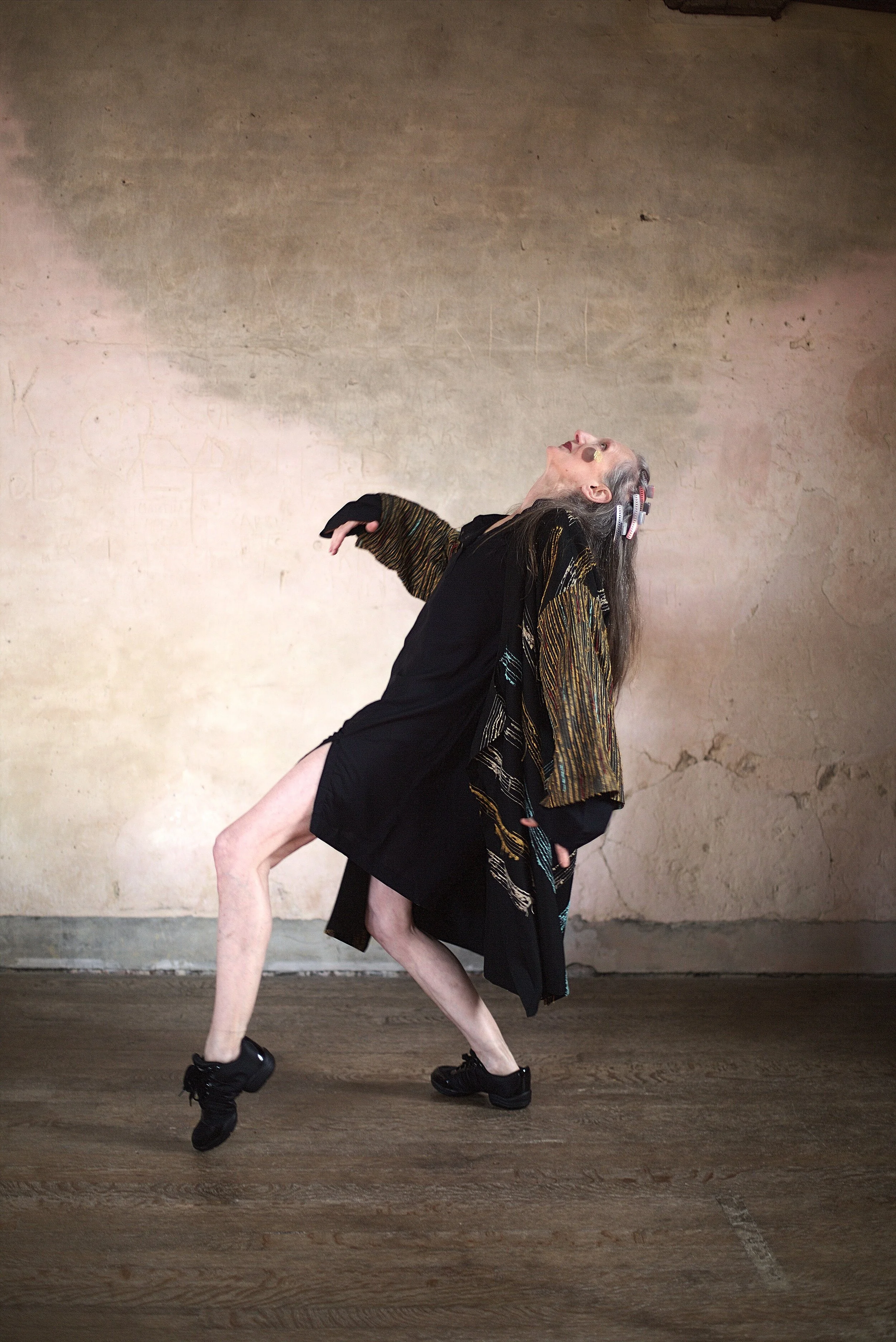 Photo: @zuzu.valla Stylist & MUA & Hair & text: @suzannamakeupps Model: @alexB244 Fashion: @twopointtwostudio