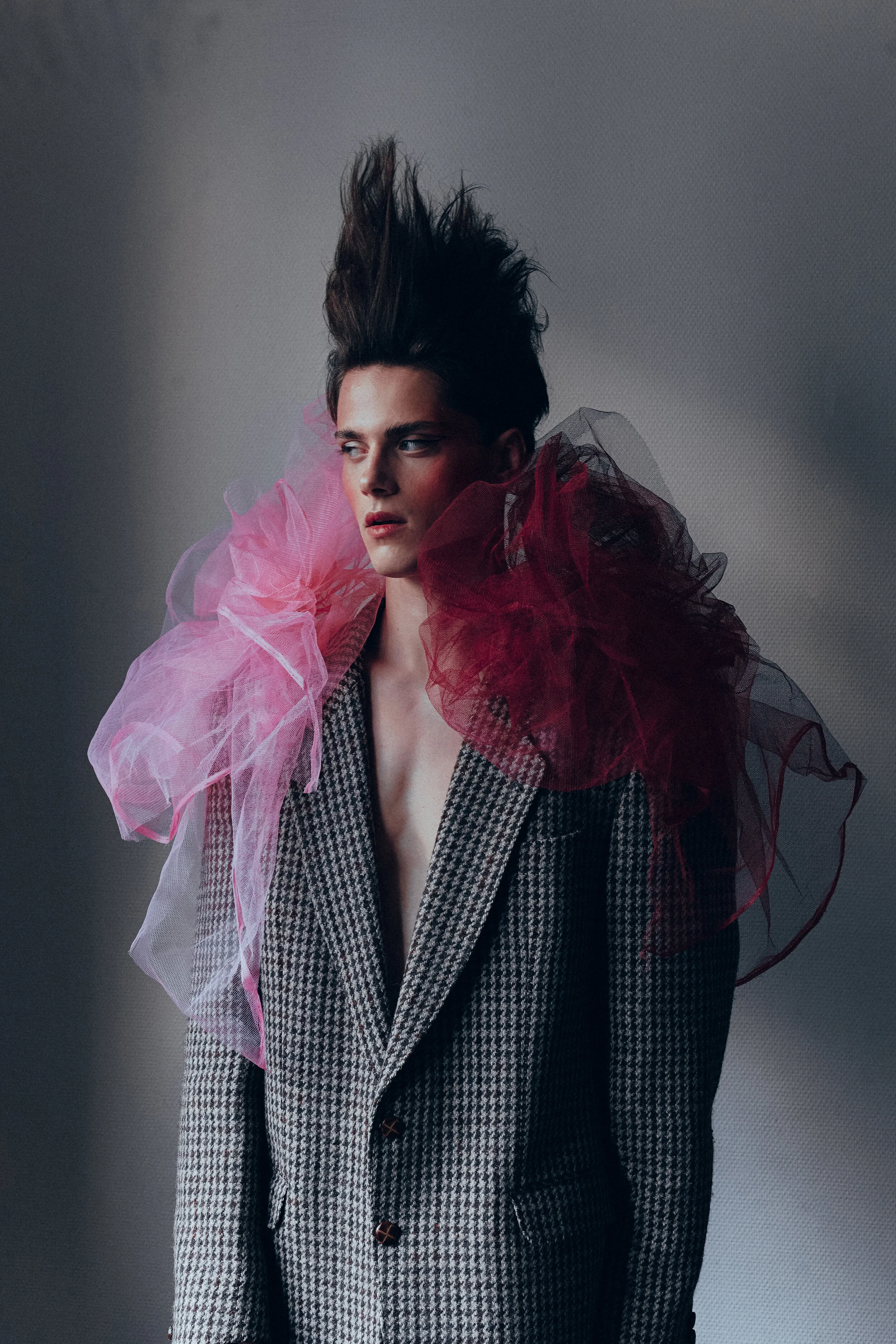 Photographer: Sébastien Marchand Model: Sylvain Sencier @Enjoy Model Makeup Artist: Allimakeup Hair Stylist: Tessa Hamani Wardrobe Credits: Coat : Vintage Earings : Asos