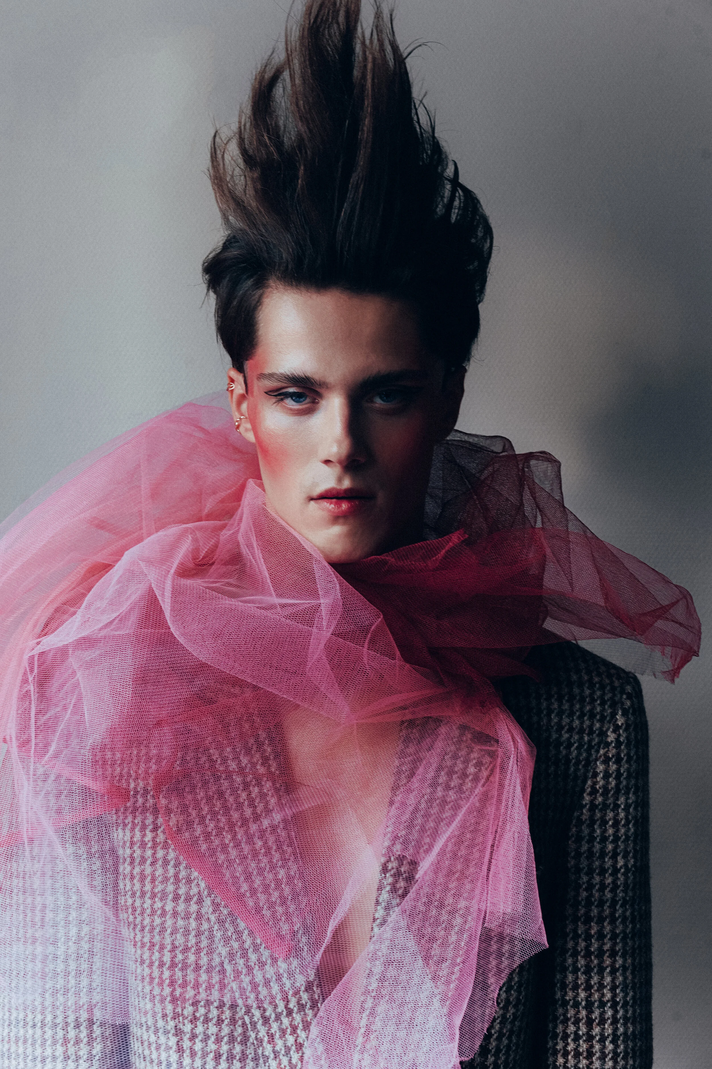 Photographer: Sébastien Marchand Model: Sylvain Sencier @Enjoy Model Makeup Artist: Allimakeup Hair Stylist: Tessa Hamani Wardrobe Credits: Coat : Vintage Earings : Asos