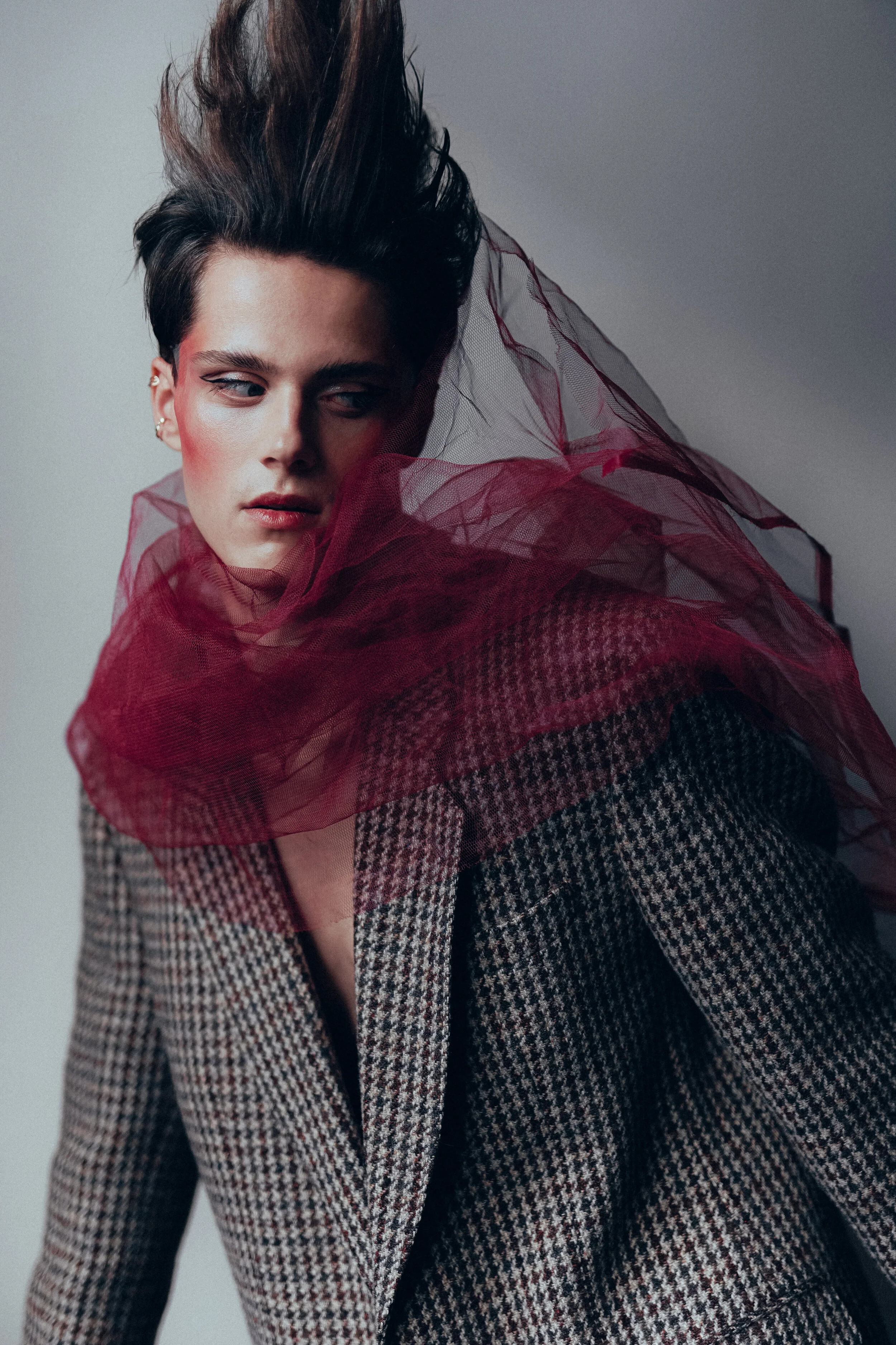Photographer: Sébastien Marchand Model: Sylvain Sencier @Enjoy Model Makeup Artist: Allimakeup Hair Stylist: Tessa Hamani Wardrobe Credits: Coat : Vintage Earings : Asos