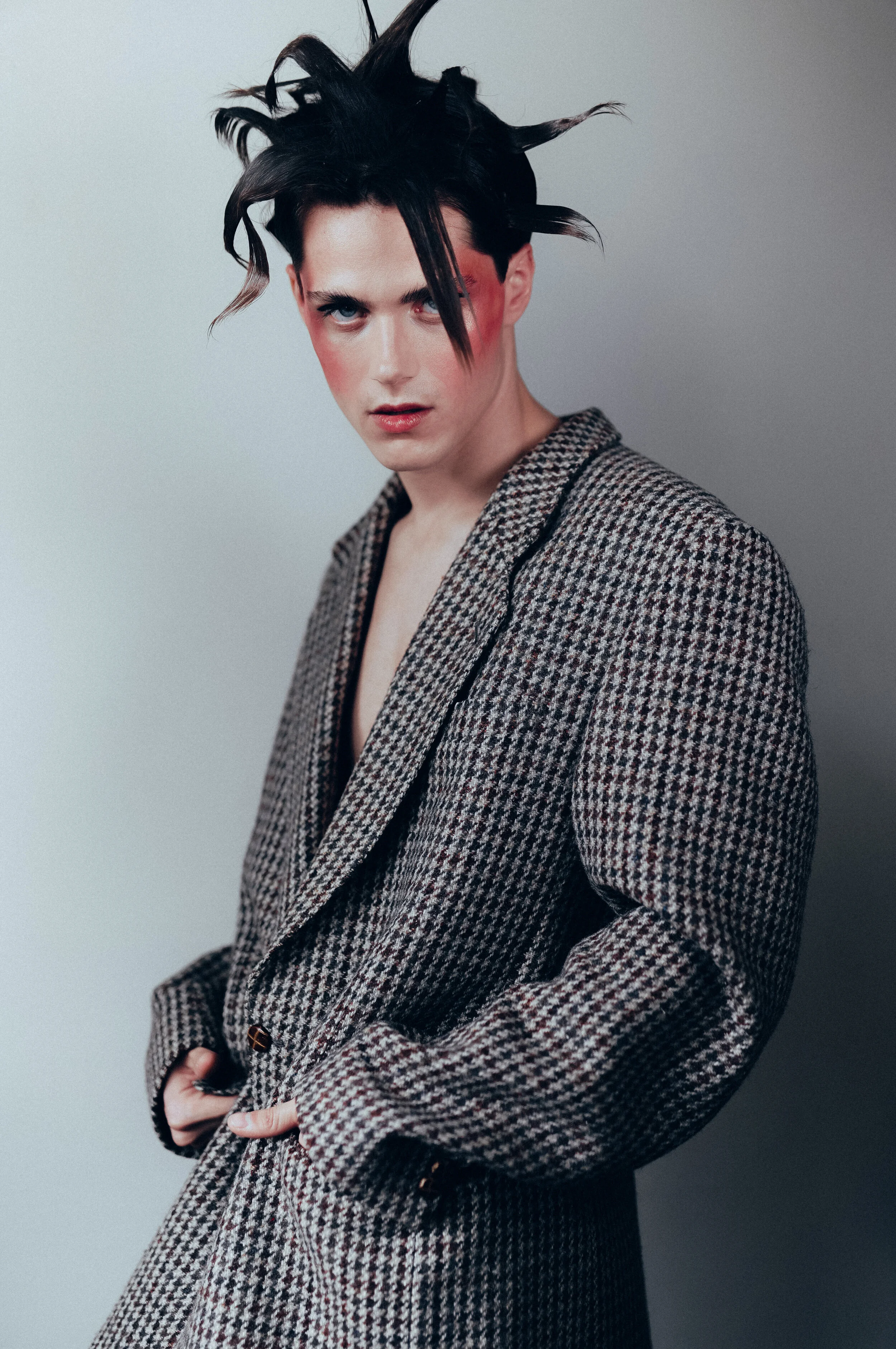 Photographer: Sébastien Marchand Model: Sylvain Sencier @Enjoy Model Makeup Artist: Allimakeup Hair Stylist: Tessa Hamani Wardrobe Credits: Coat : Vintage
