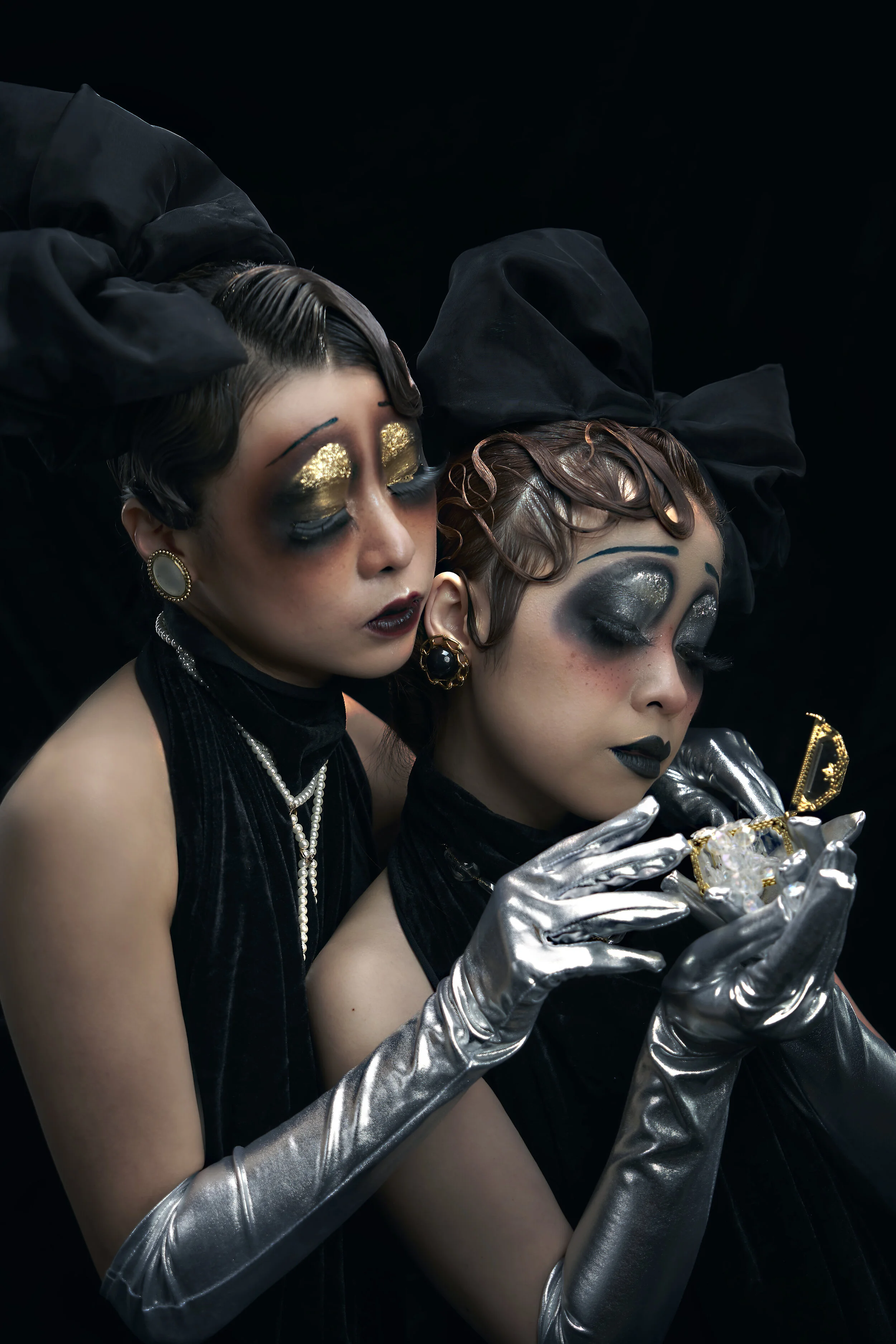 Art Director/Makeup Artist/Hair Stylist: Kit Li Female Model: Aki Cheung Makeup Artist/Hair Stylist: Ar sze Photographer: Kelvin Hui Female Model: Hana Lau