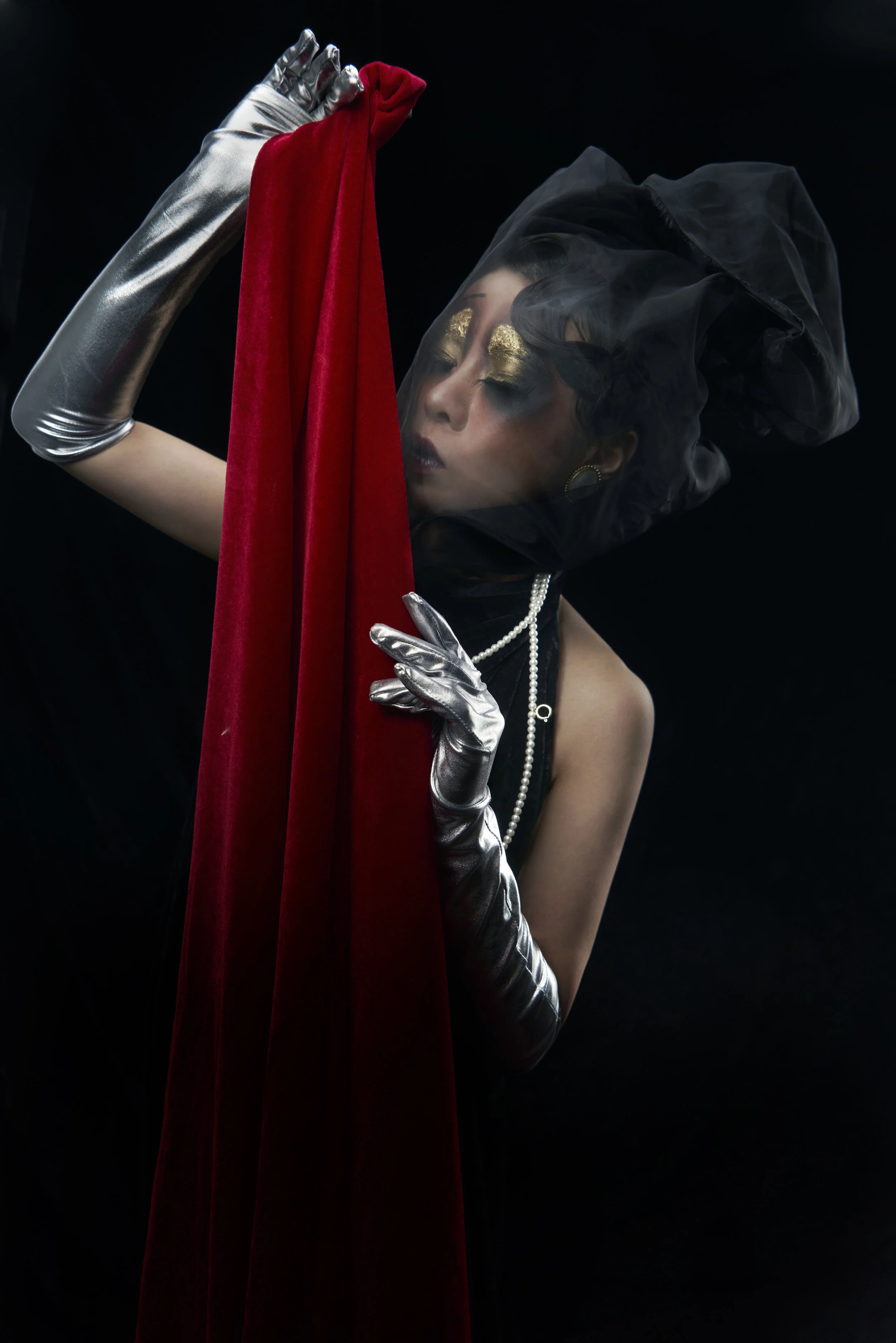 Art Director/Makeup Artist/Hair Stylist: Kit Li Makeup Artist/Hair Stylist: Ar sze Photographer: Kelvin Hui Female Model: Hana Lau