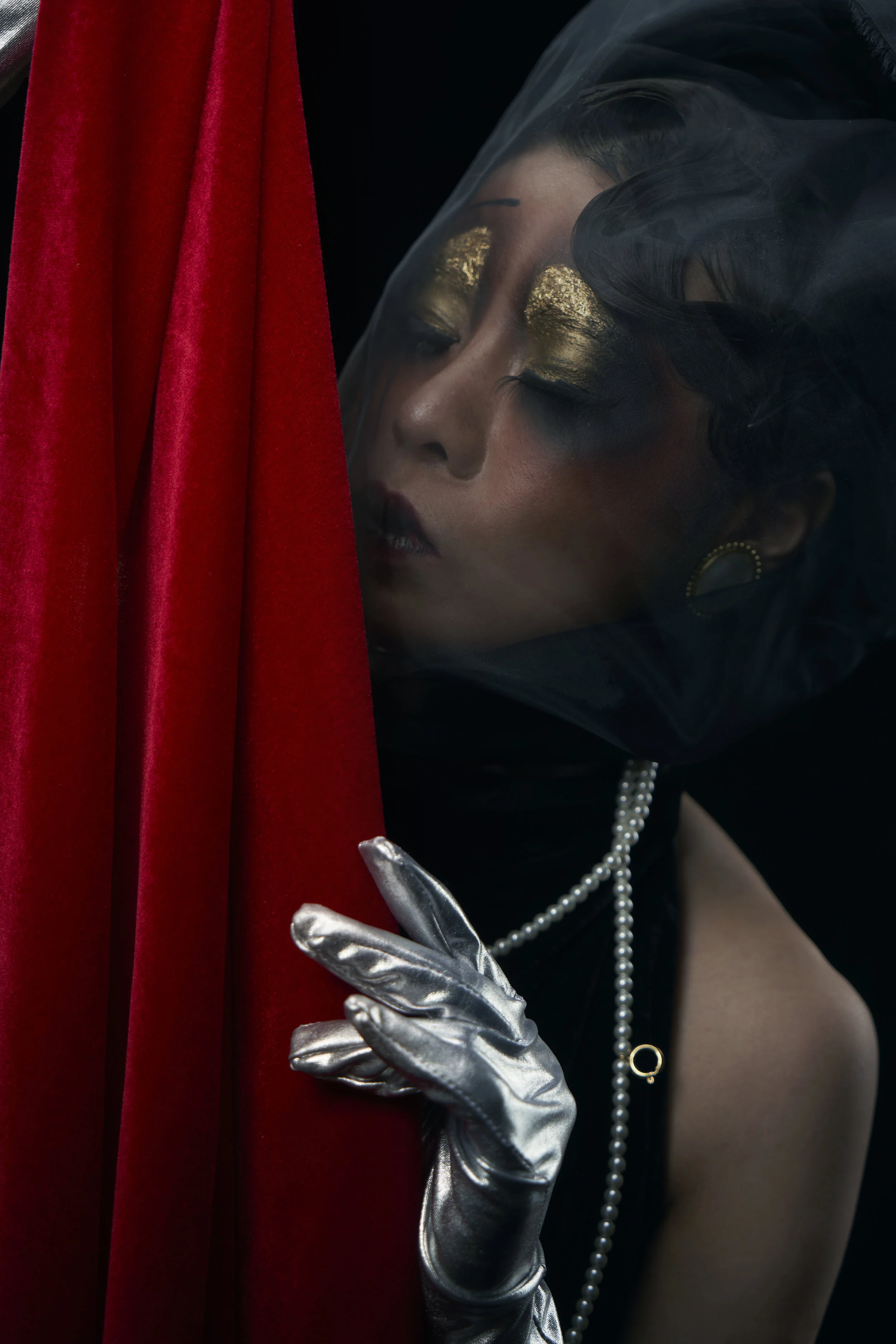 Art Director/Makeup Artist/Hair Stylist: Kit Li Makeup Artist/Hair Stylist: Ar sze Photographer: Kelvin Hui Female Model: Hana Lau