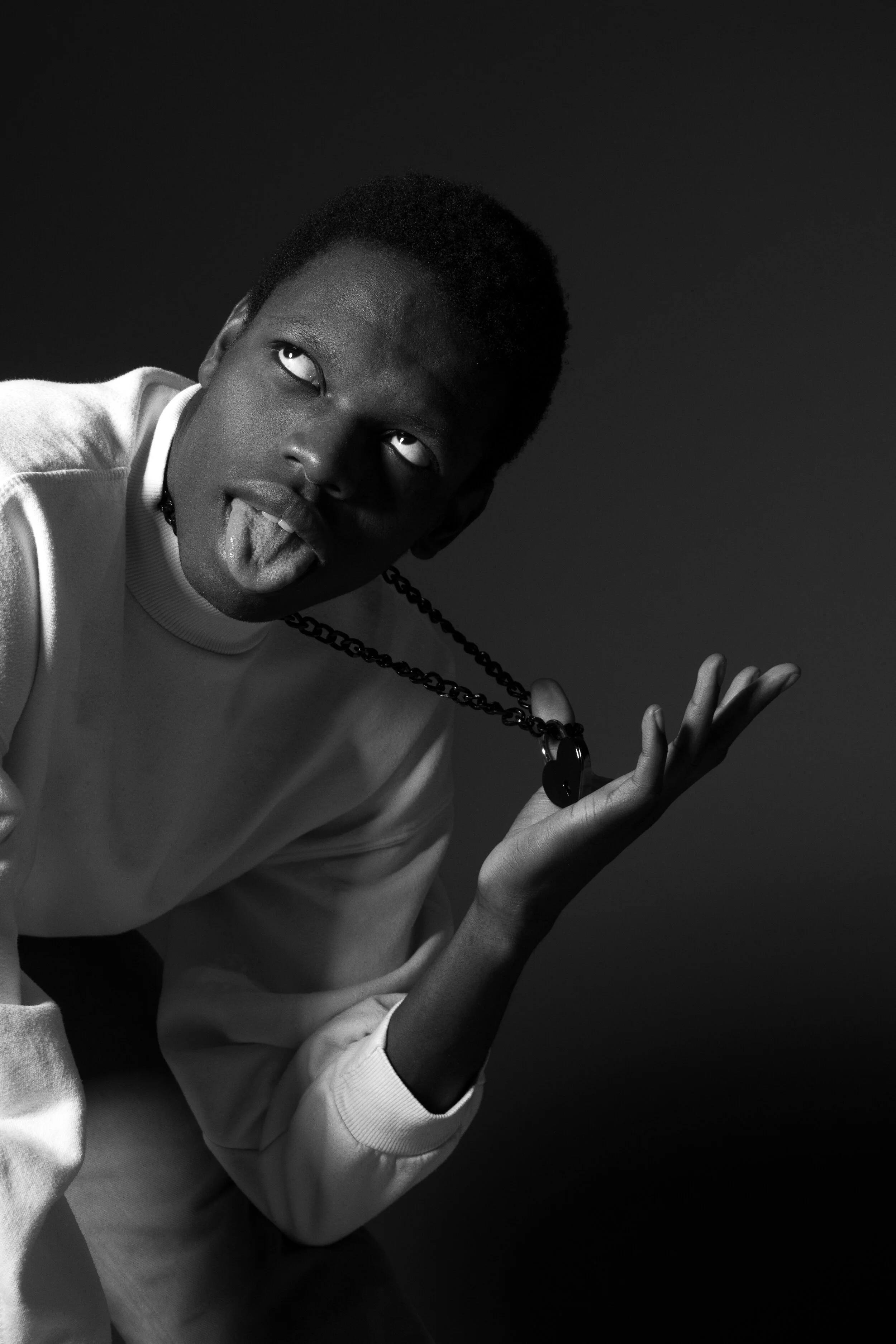 Photographer: Dario Tucci Wardrobe Credits: White Sweatshirt : Bershka Necklace : yves saint laurent