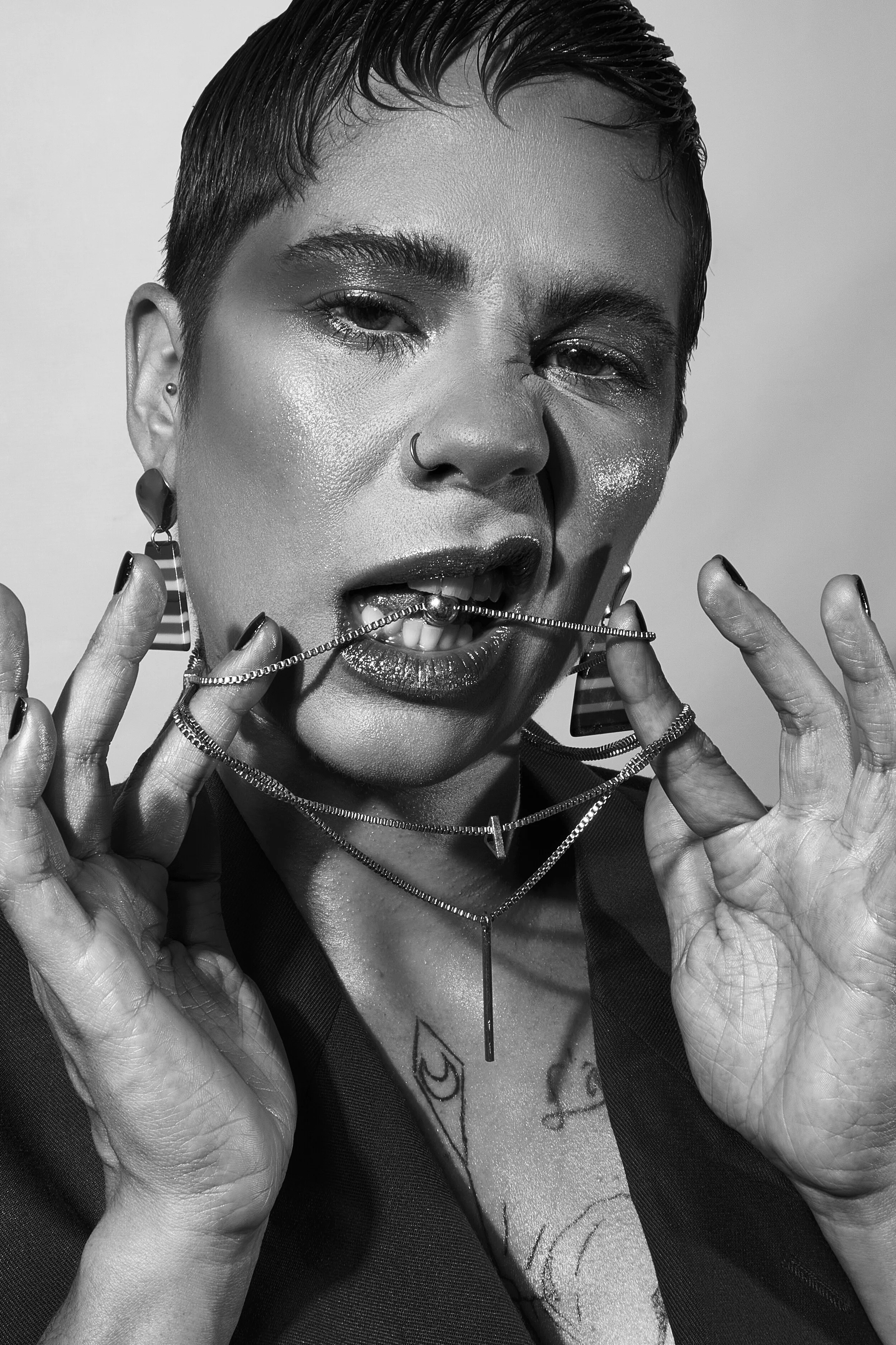 Creative Director/Photographer/Retoucher: rafael colmenares Female Model: Modelo Karliana Rojas Makeup Artist: Makeup Jesus Alberto Montoya Wardrobe Credits: accesorios: @maria_laloc