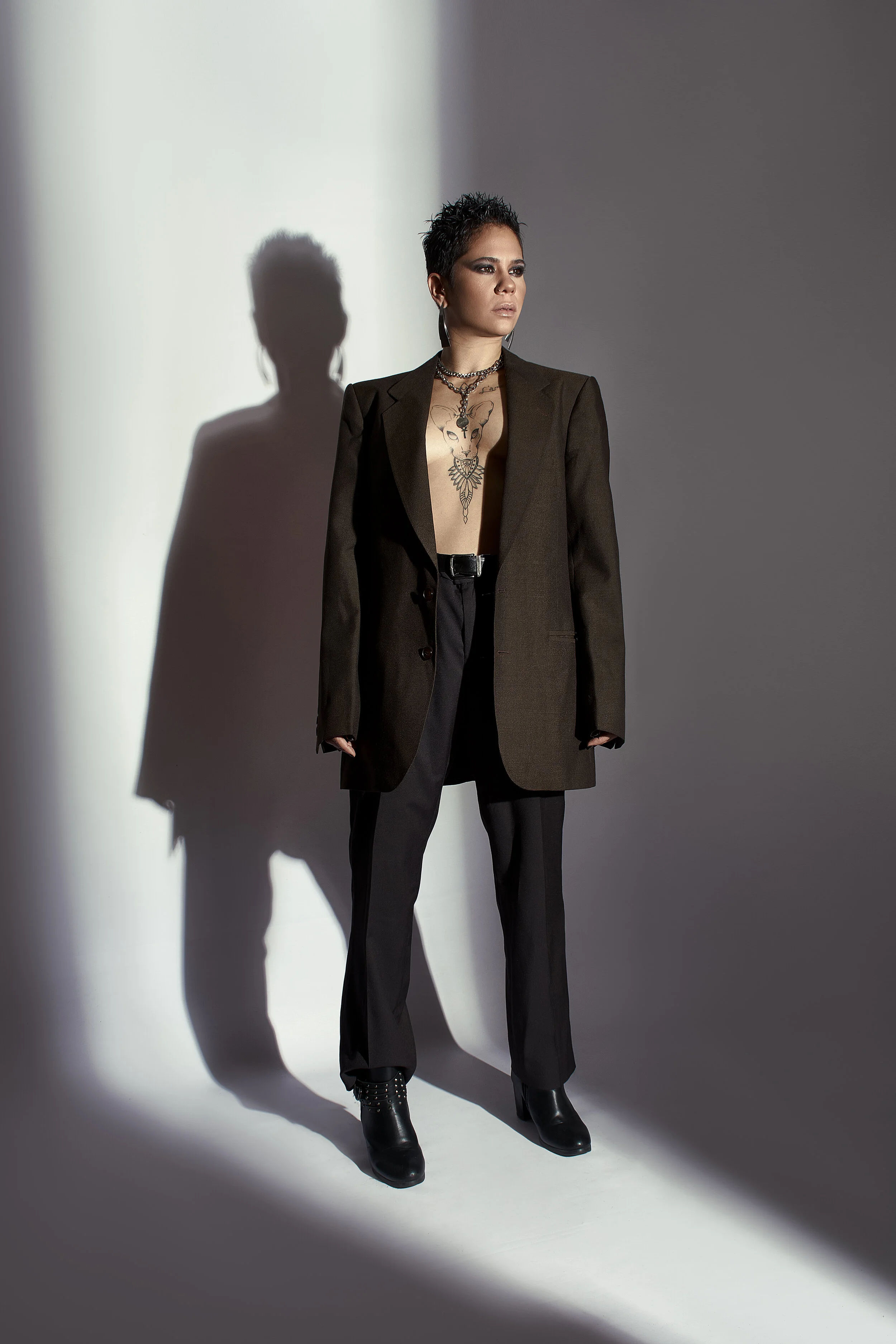 Creative Director/Photographer/Retoucher: rafael colmenares Female Model: Modelo Karliana Rojas Makeup Artist: Makeup Jesus Alberto Montoya Wardrobe Credits: accesorios: @maria_laloc