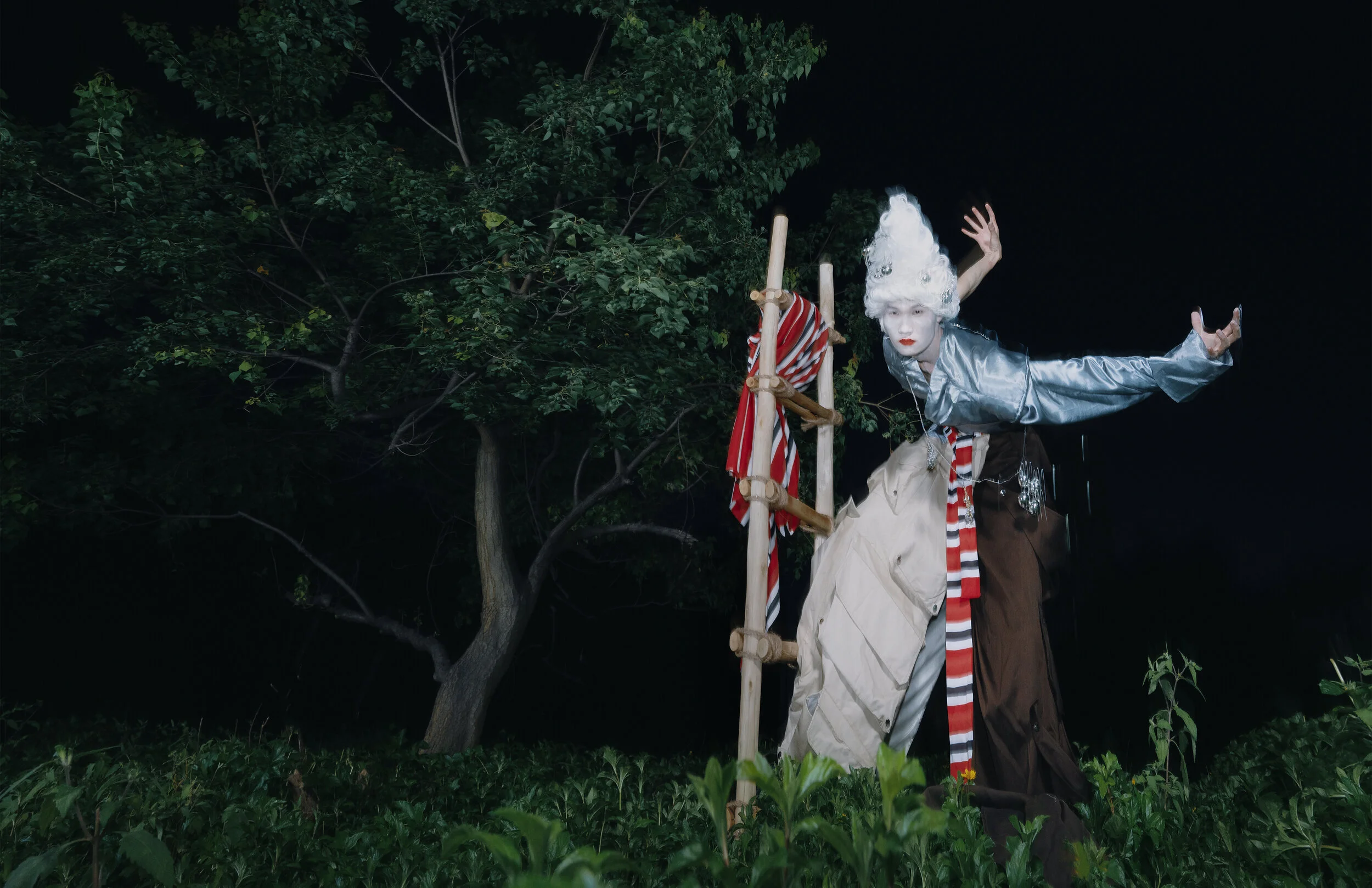 Photographer: heathluca Model: Nicking ming Makeup Artist: Mandy Zhan Set Designer: Zou ZhiJia Creative Director: Da Shan