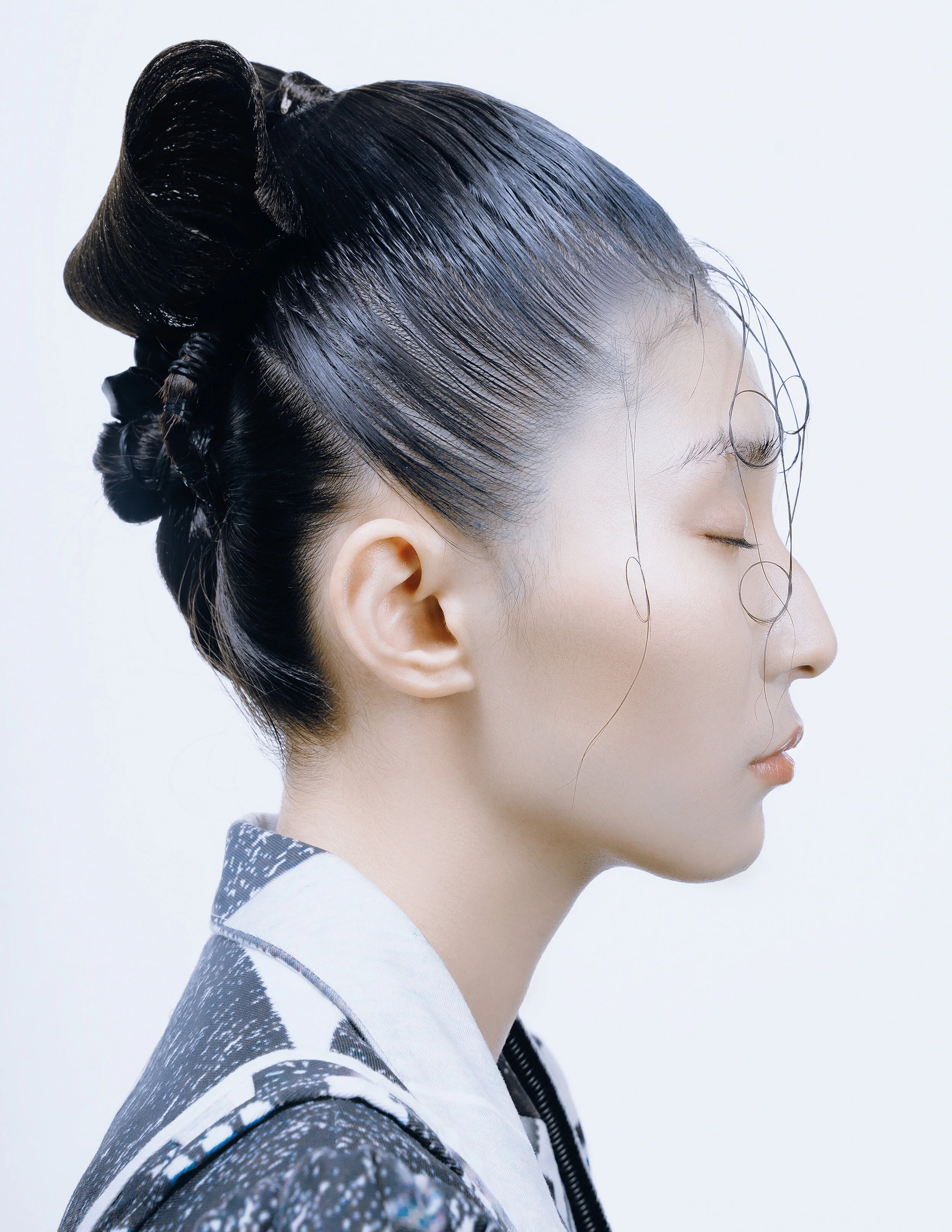 Photographer: heathluca Model: Mengna Wang Makeup Artist: Mandy Zhan Wardrobe : Shiqi Xu