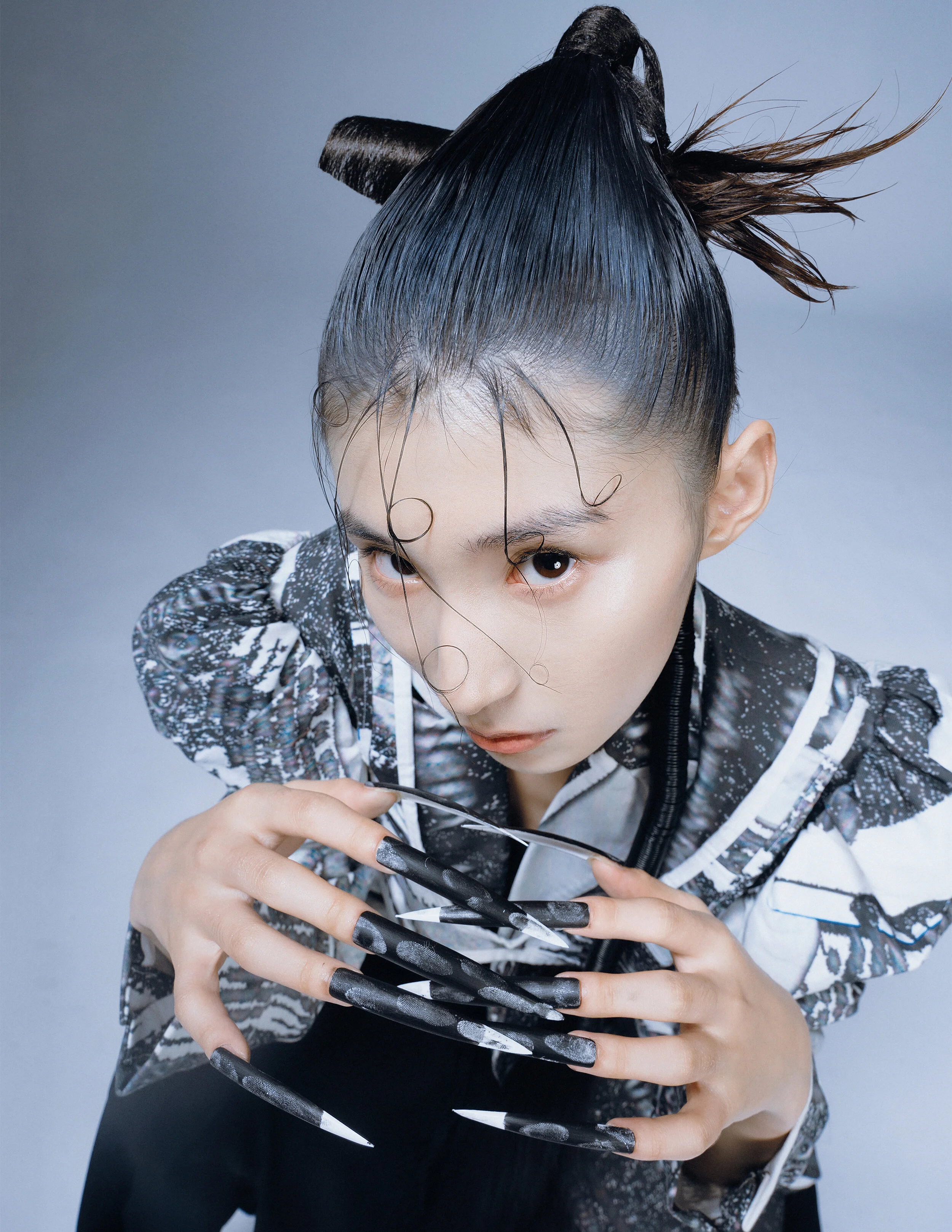 Photographer: heathluca Model: Mengna Wang Makeup Artist: Mandy Zhan Wardrobe : Shiqi Xu