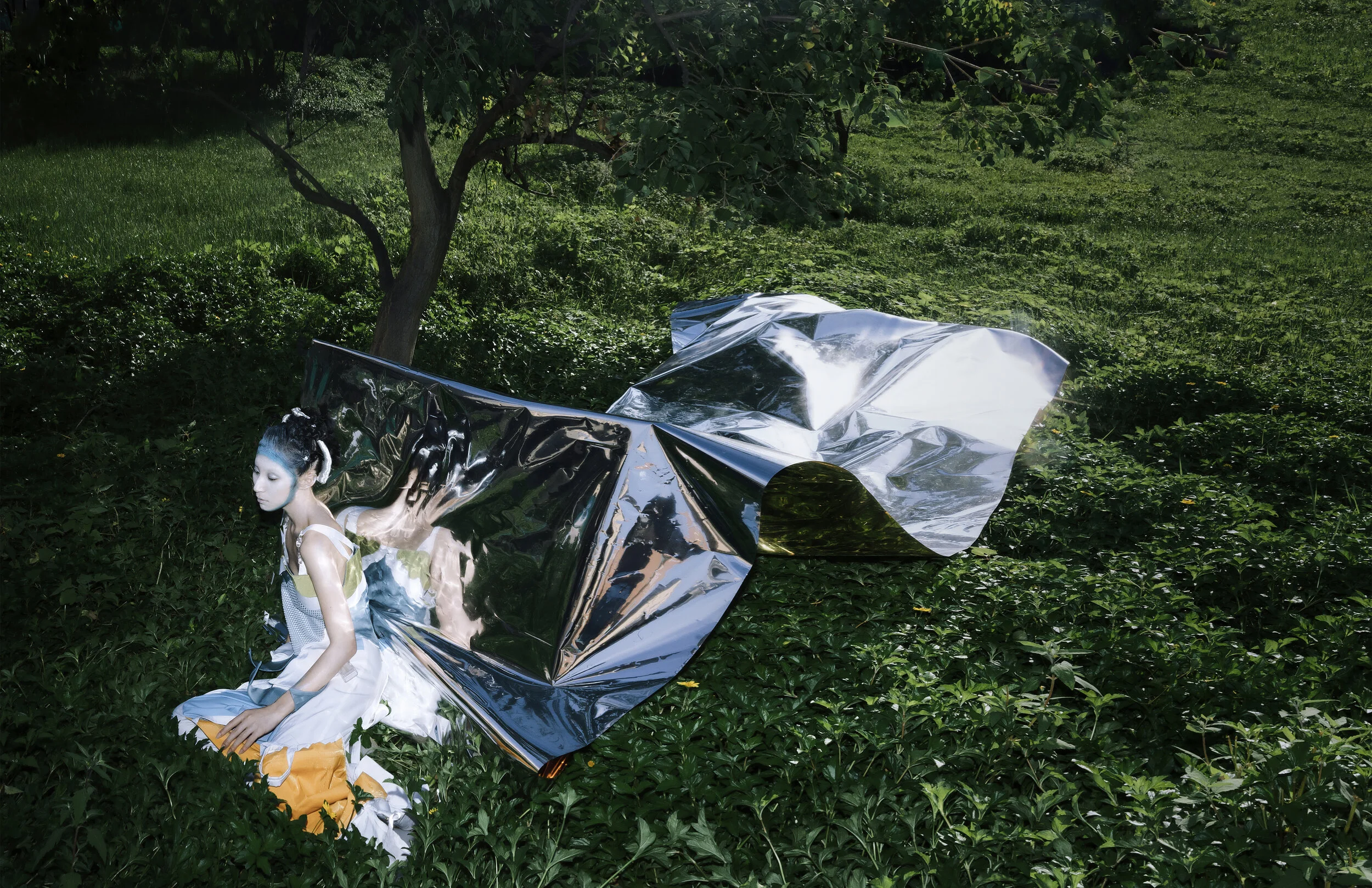 Photographer: heathluca Model: Mengna Wang Makeup Artist: Mandy Zhan Wardrobe : Lu wang