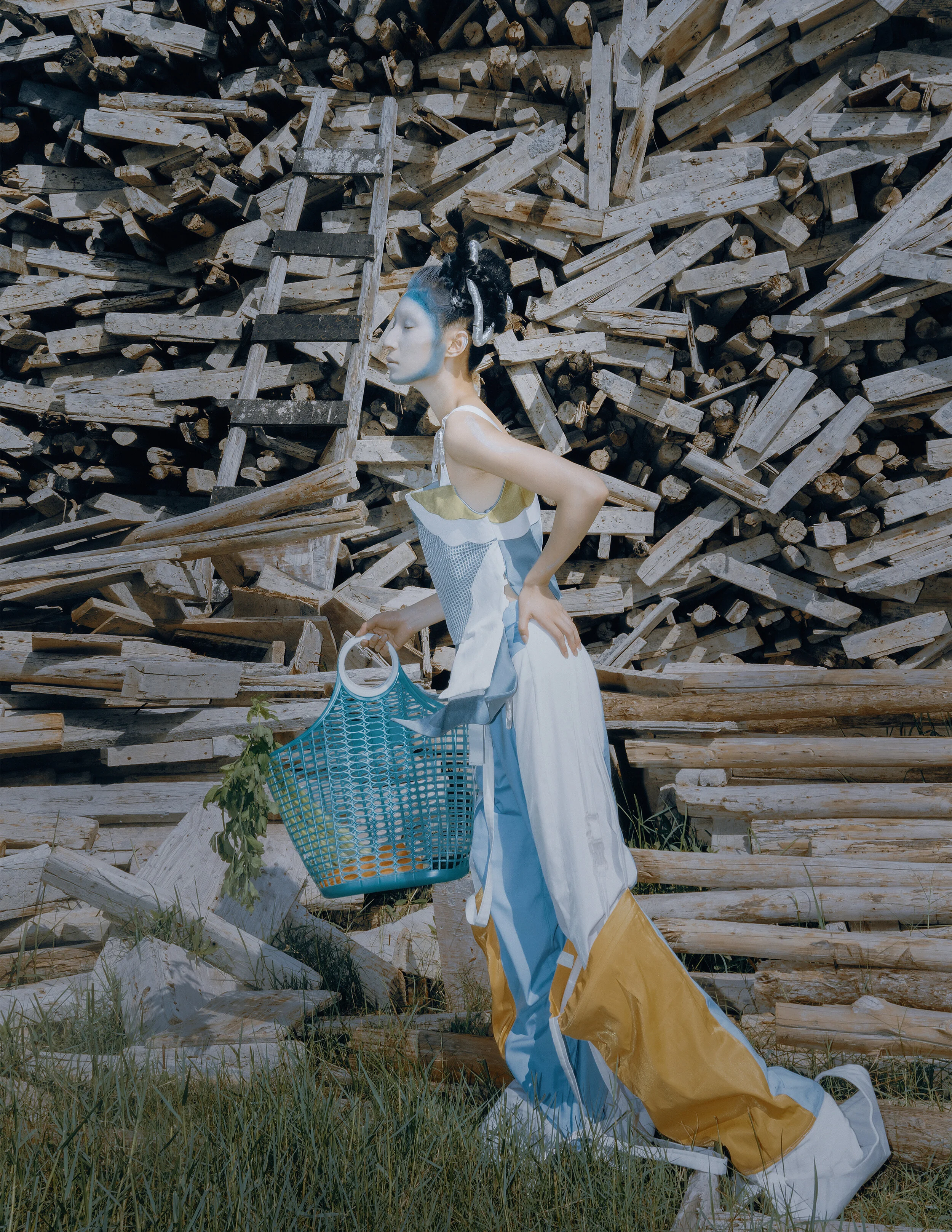 Photographer: heathluca Model: Mengna Wang Makeup Artist: Mandy Zhan Wardrobe : Lu wang