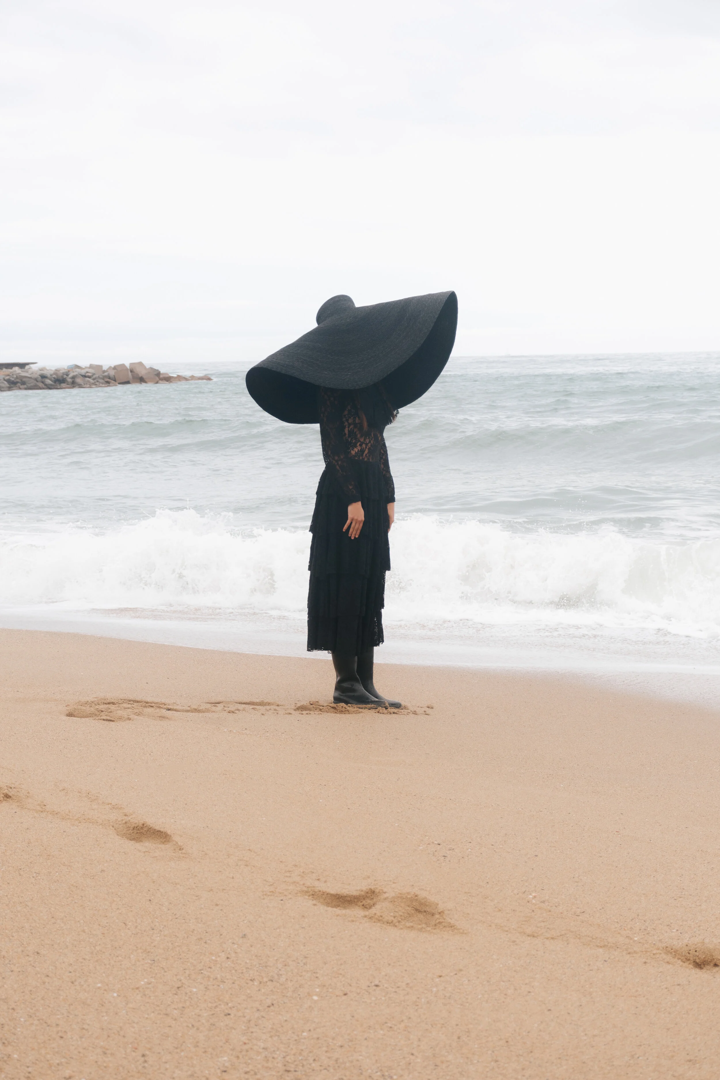 Photographer/Retoucher: Laura Moreno Female Model: Claudia Capdet @@miah_management Makeup Artist: Julie Gallego Makeup Artist: Rebeca Díaz Hair Stylist: Helena Sancho Wardrobe Stylist: Clàudia Rios Sanchez Wardrobe Stylist/Creative Director:
