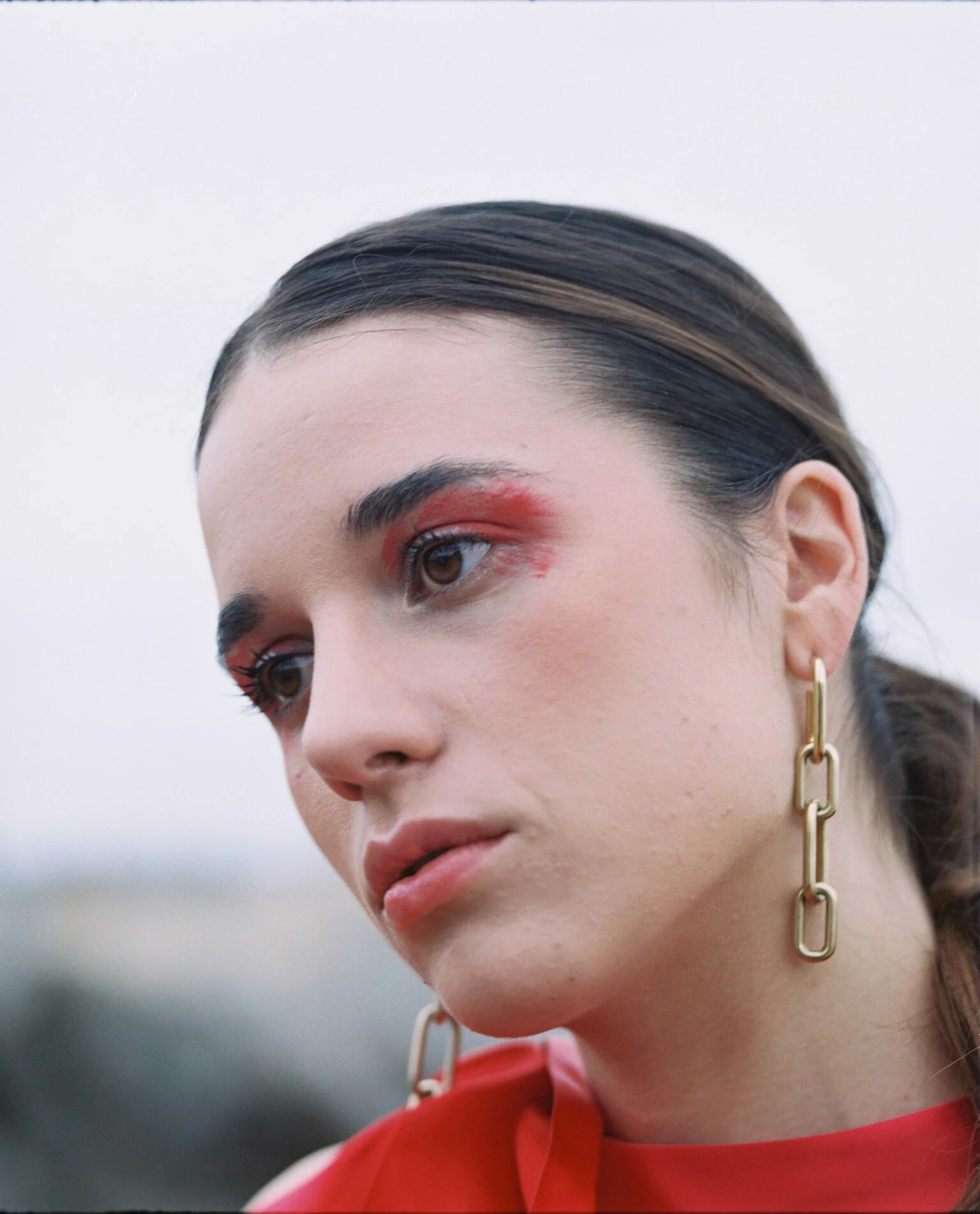 Analog photographer/Photographer: Roger De Pastors Model: Victoria Gaztañaga @@miah_management Makeup Artist: Rebeca Díaz Makeup Artist: Julie Gallego Hair Stylist: Helena Sancho Wardrobe Stylist: Clàudia Rios Sanchez Wardrobe Stylist/Creative