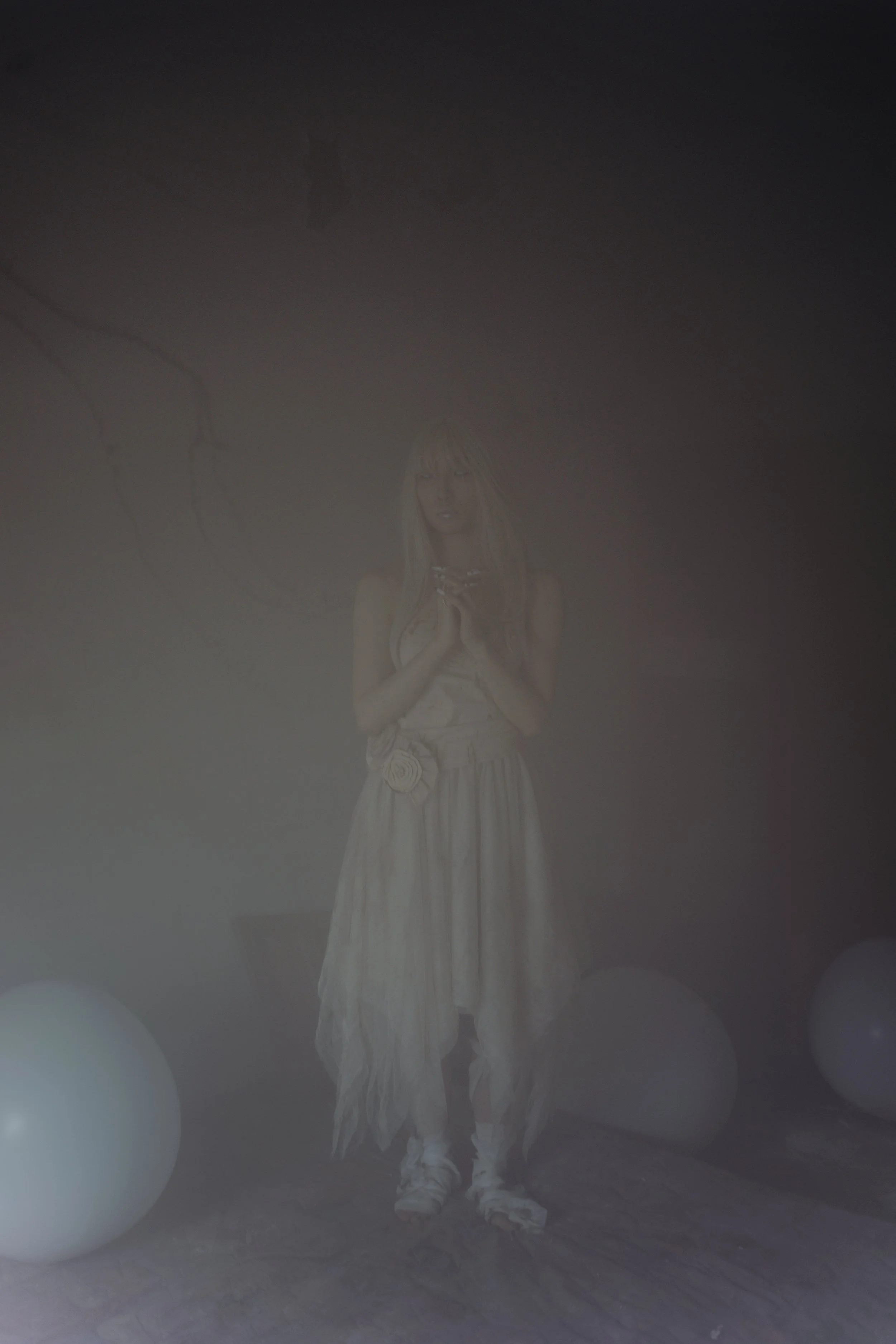 Photographer: 王子涵 Model: Xie Jingzhi Makeup Artist/Hair Stylist: Wang Han Dress:By Cookie.H