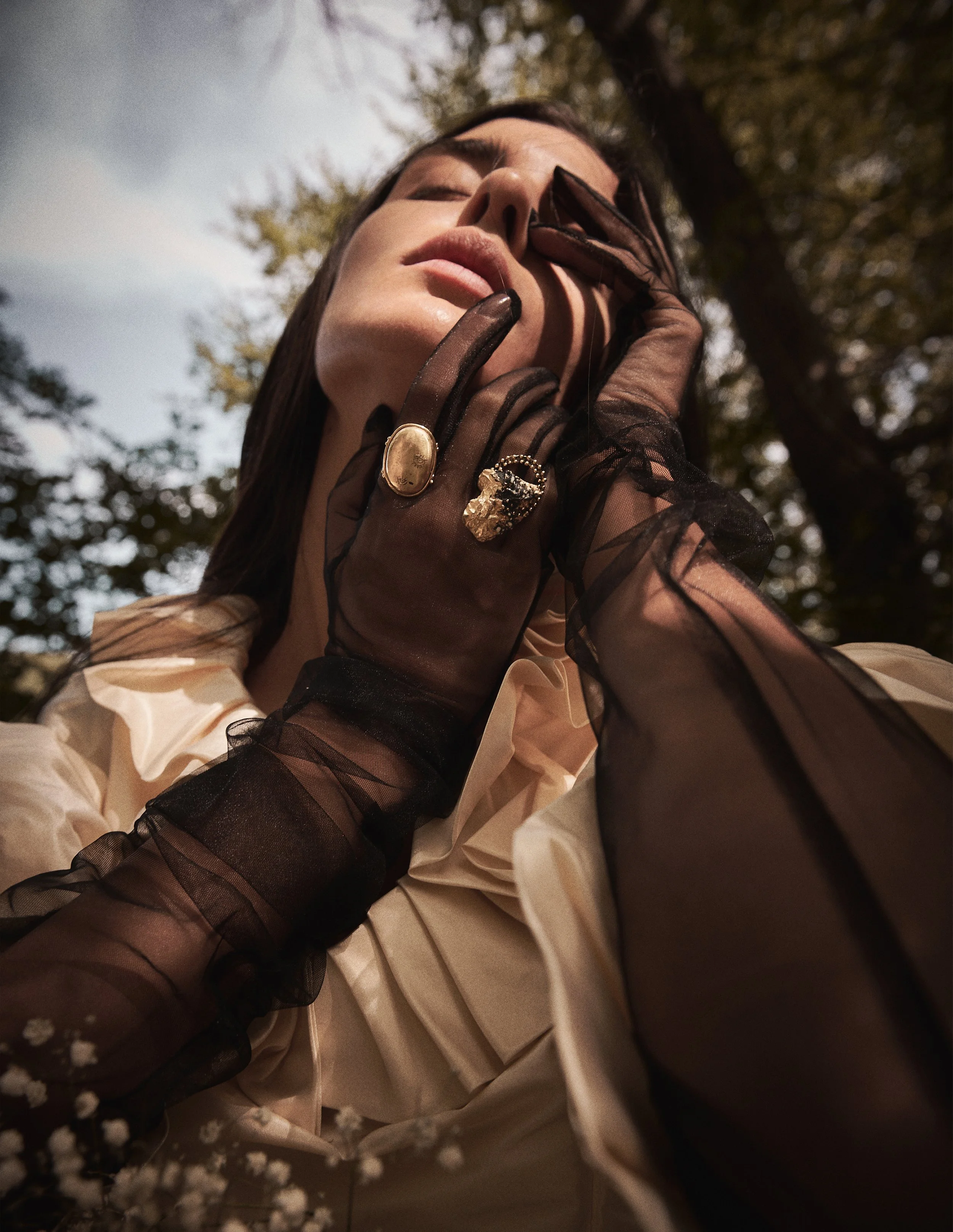 Photographer: MATTIA FERRARI Model: Ilaria Bazzo Stylist: Giulia Vaccari Makeup Artist: Maria Teresa Casarotto Producer: Jessica Lovato Wardrobe Credits: SHIRT: Elisa Lecle @elisa_lecle JEWELS: Amalgama Jewels @amalgama_jewels GLOVES AN