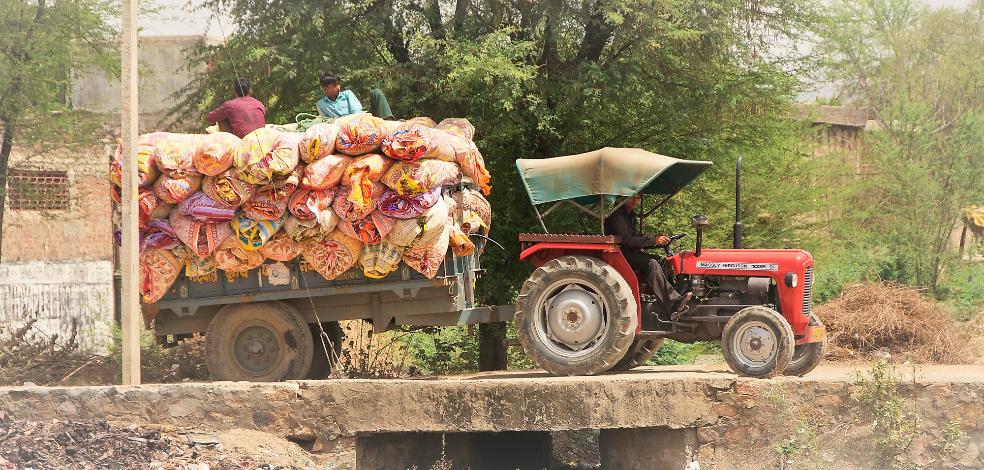 Textiles_being_transported_18450.jpg
