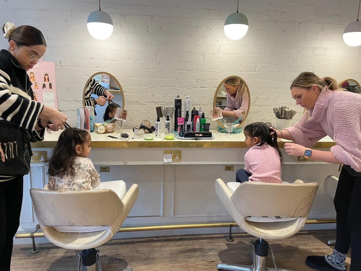 ❤️AMBA - a space that welcomes hair services for all ages❤️

Here are our littles enjoying getting a braid of their choice with some glitter ✨