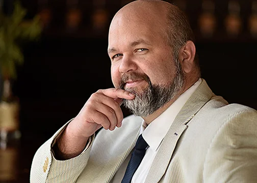 Alex Jones Hires Larger Than Life Lawyer to Lead his Sandy Hook Defense