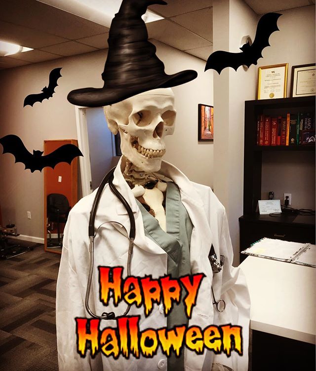 Happy Halloween from our FeldmanPT mascot, Felix the Skelton! 🎃👻 #happyhalloween #feldmanpt #feldmanphysicaltherapy #physicaltherapy #felixtheskeleton #trickortreat