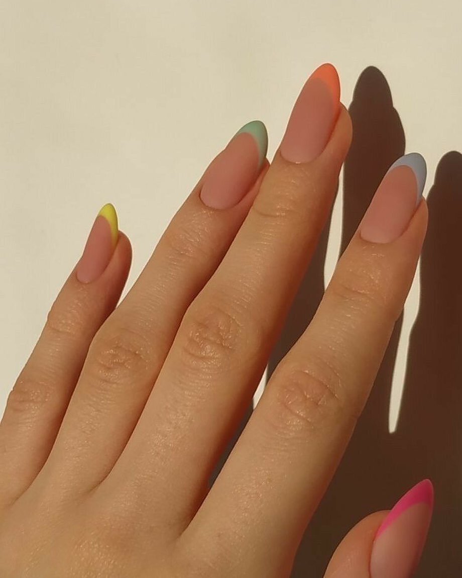 Summatime nails ✨
.
.
.
.
.
.
.
#nails #nailart #inspo #rainbow #summer #summervibes