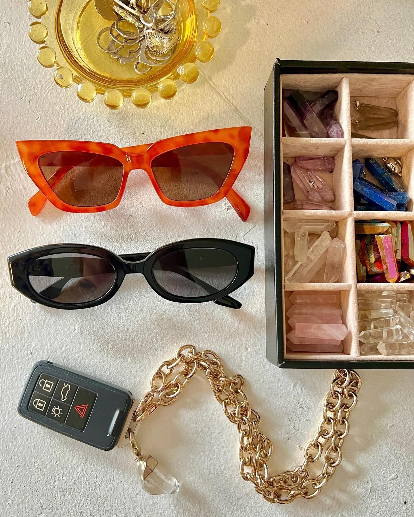 Studio Corner ✨
.
.
.
.
.
.
.
#sunnies #sunglasses #crystals #crystalhealing #keychain #studiocorner #studio #chain #jewels #jewel #jewelery #accessories