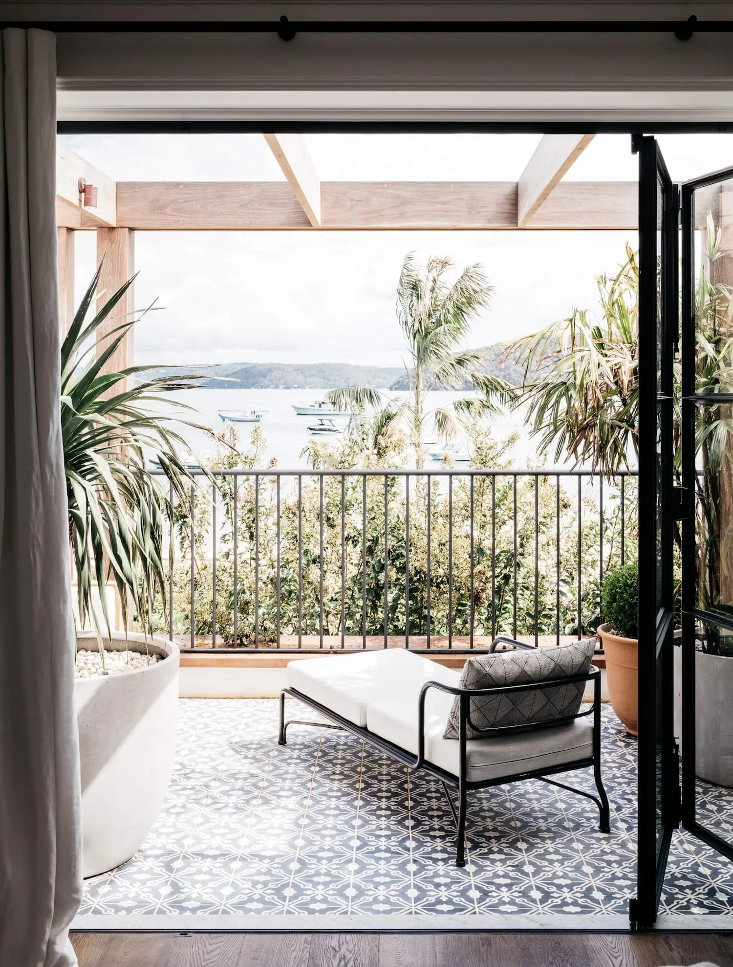 est_living_palm_beach_house_19.jpg