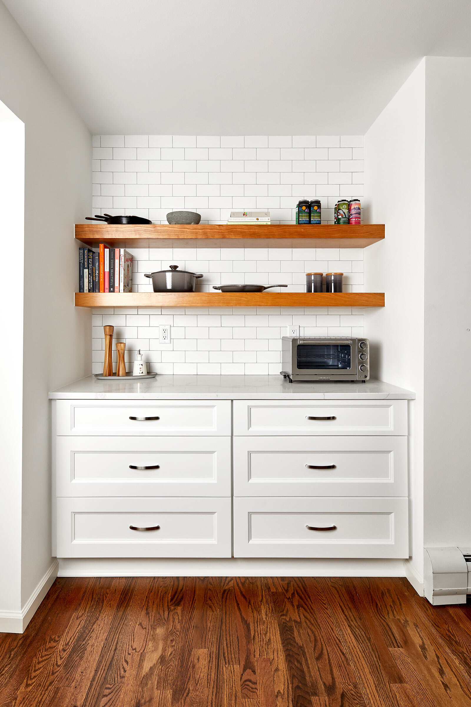 thompson-fine-home-renovations-kitchen-subway-tile-shelf.jpg
