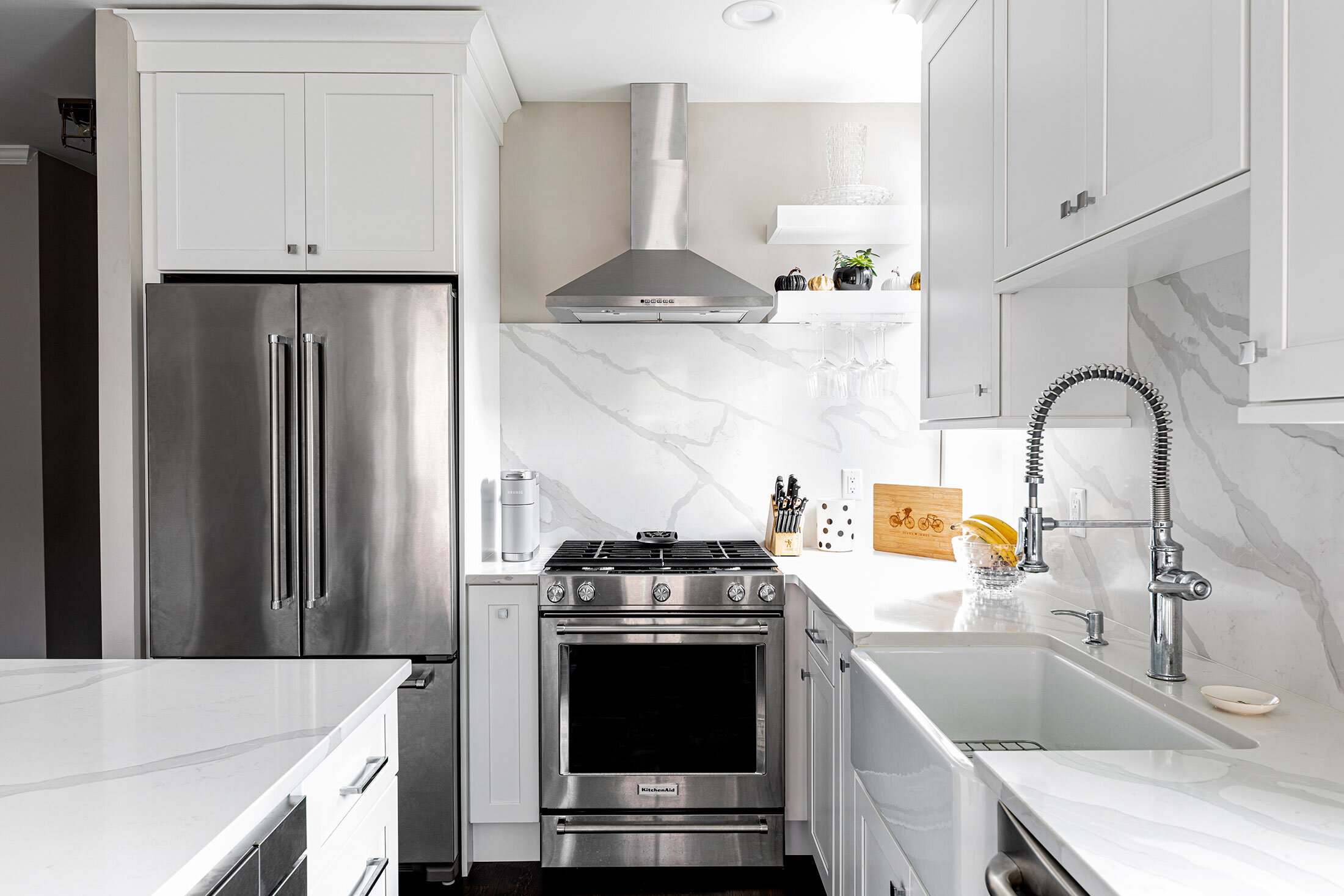thompson-fine-home-renovations-hoboken-kitchen-marble-stainless-steel-appliances.jpg