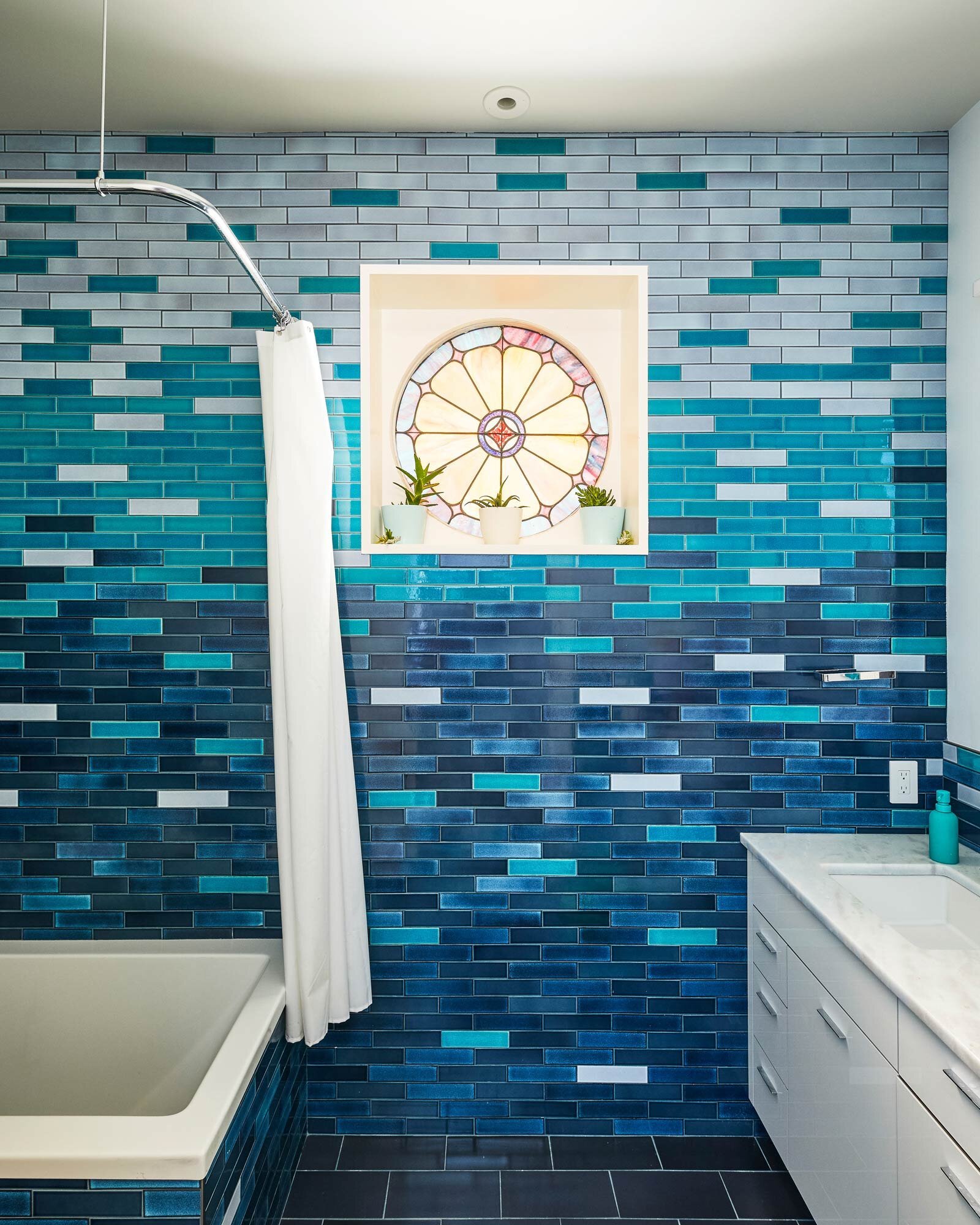 thompson-renovations-contractor-home-townhouse-brownstone-bathroom-custom-tile-design-stained-glass.jpg