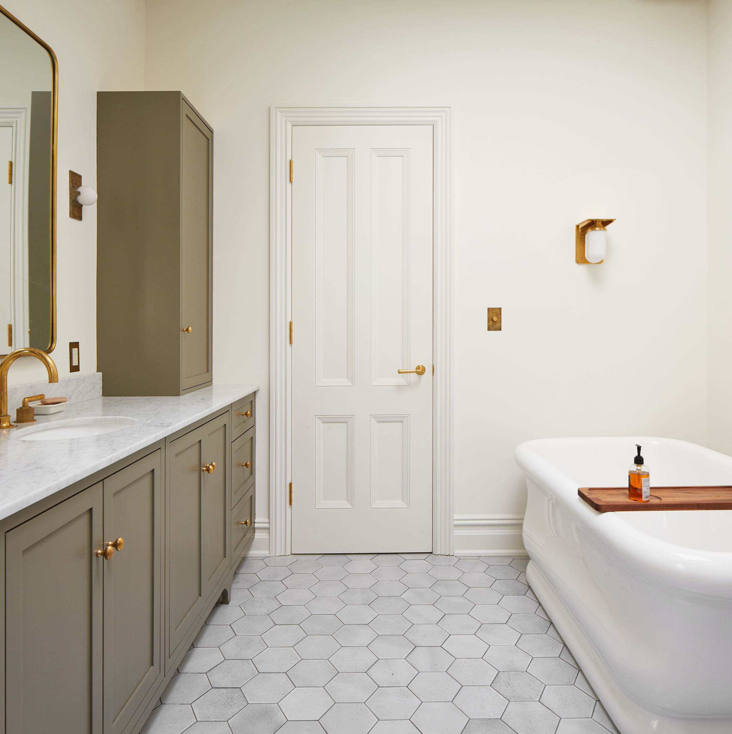 thompson-renovations-brownstone-bathroom-bathtub-interior-contractor.jpg