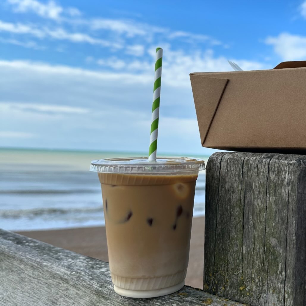 It&rsquo;s another beautiful day so why not come a grab a cold drink and a piece of cake or toasted sandwich and head to the beach? 🏖️ Happy Friday Cake Lovers 

#cakeroom #hastings #homemadecakes #trinitytranglehastings #AmericanGroundHastings #cak