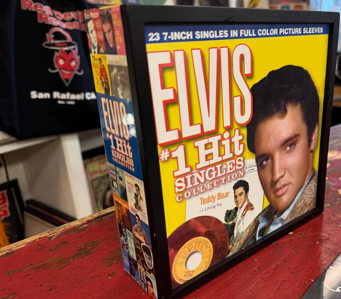 Records of the Day: super nice and rare Elvis box set, with 23 color 7&rdquo;s! Includes the five on Sun Records, all with picture sleeves. The store is open today 11 to 6 come on in!

#elvis #elvispresley #theking #sunrecords #colorvinyl #45rpm #box