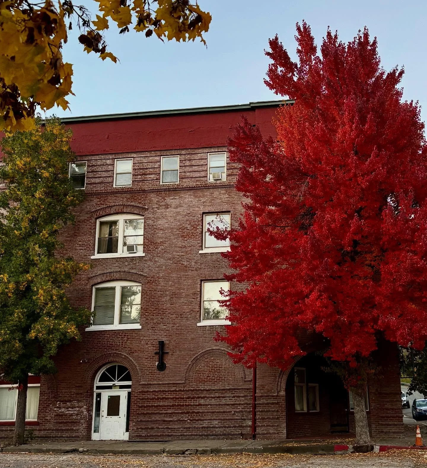 A heads up the store is closed today and tomorrow we are on a short vacation in the Mt. Shasta area. This is the charming old town of Dumsmuir. The store will be back open on Thursday!

#dunsmuir #dunsmuirca #fallcolors🍁🍂 #oldtown #charmingtown #si